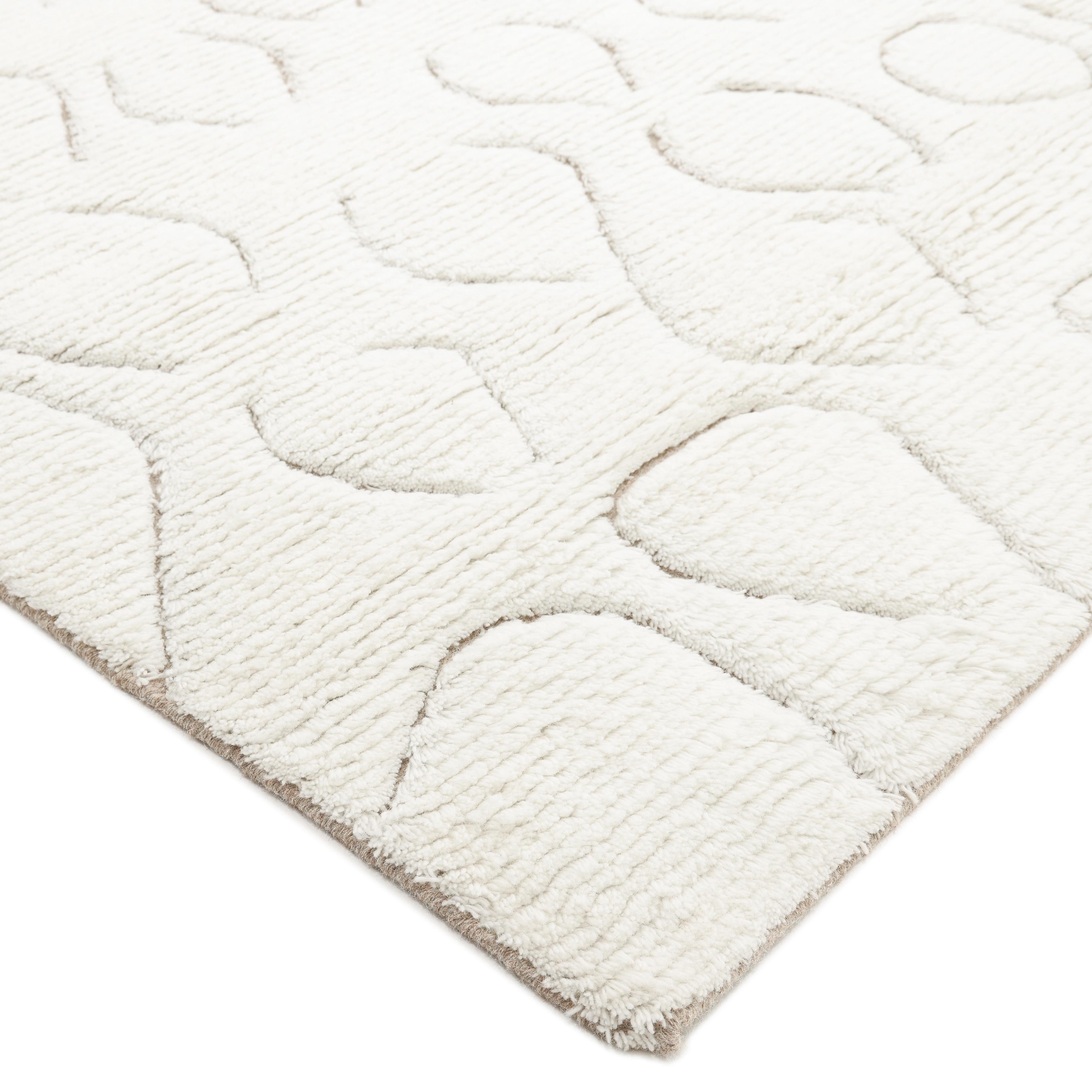 Frais, pleins d'entrain et surtout luxueux, les tapis de la collection Modern peuvent revigorer une pièce traditionnelle avec autant de grâce qu'ils peuvent donner du relief à un espace plus contemporain. Quels que soient leur couleur et leur style,