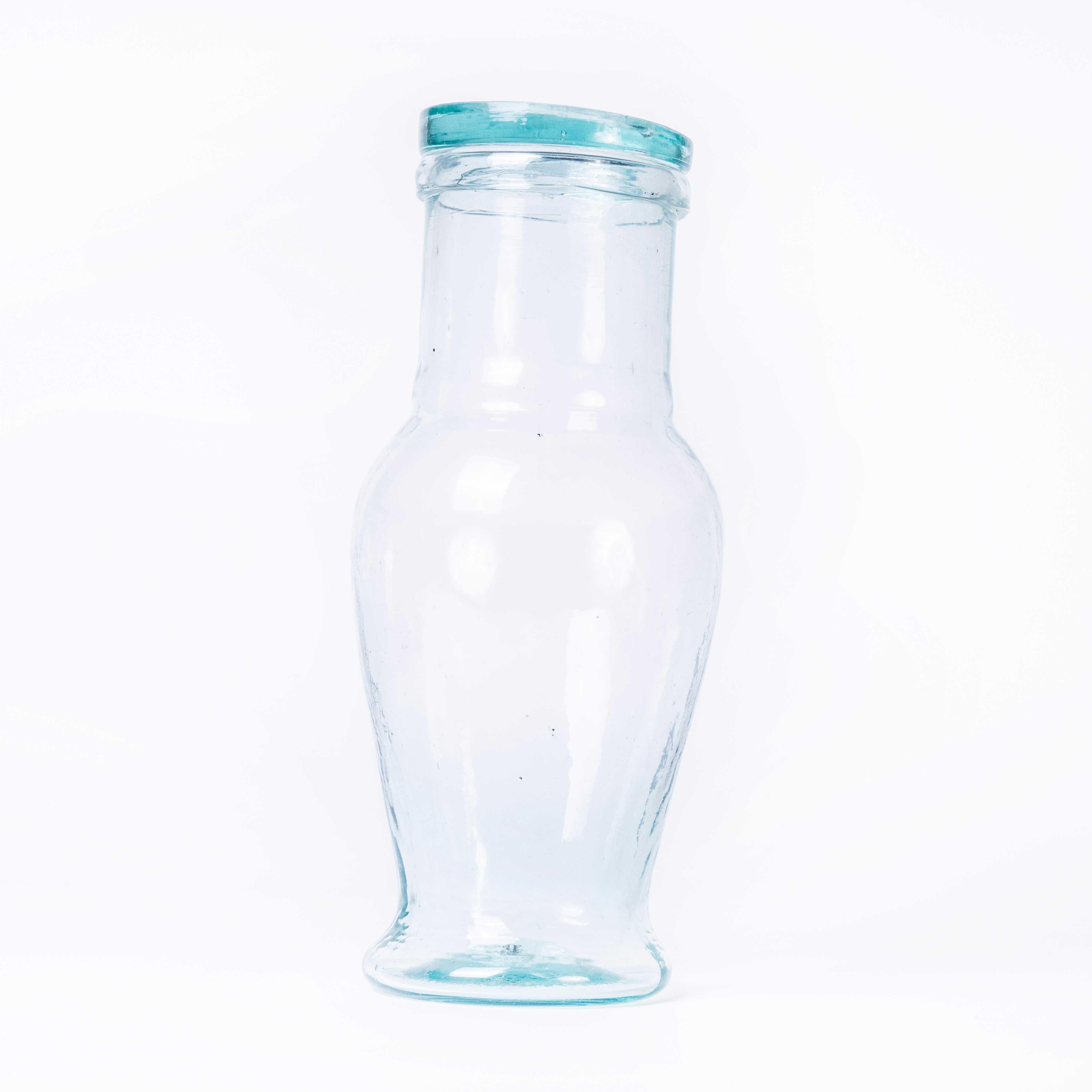 Tarro de vidrio soplado marroquí contemporáneo - Transparente. 

Hand Made en Marruecos. El vidrio es soplado a boca y está disponible en varios colores. Cada tarro viene con una tapa pesada. Excelente calidad artesanal. El anuncio es para un
