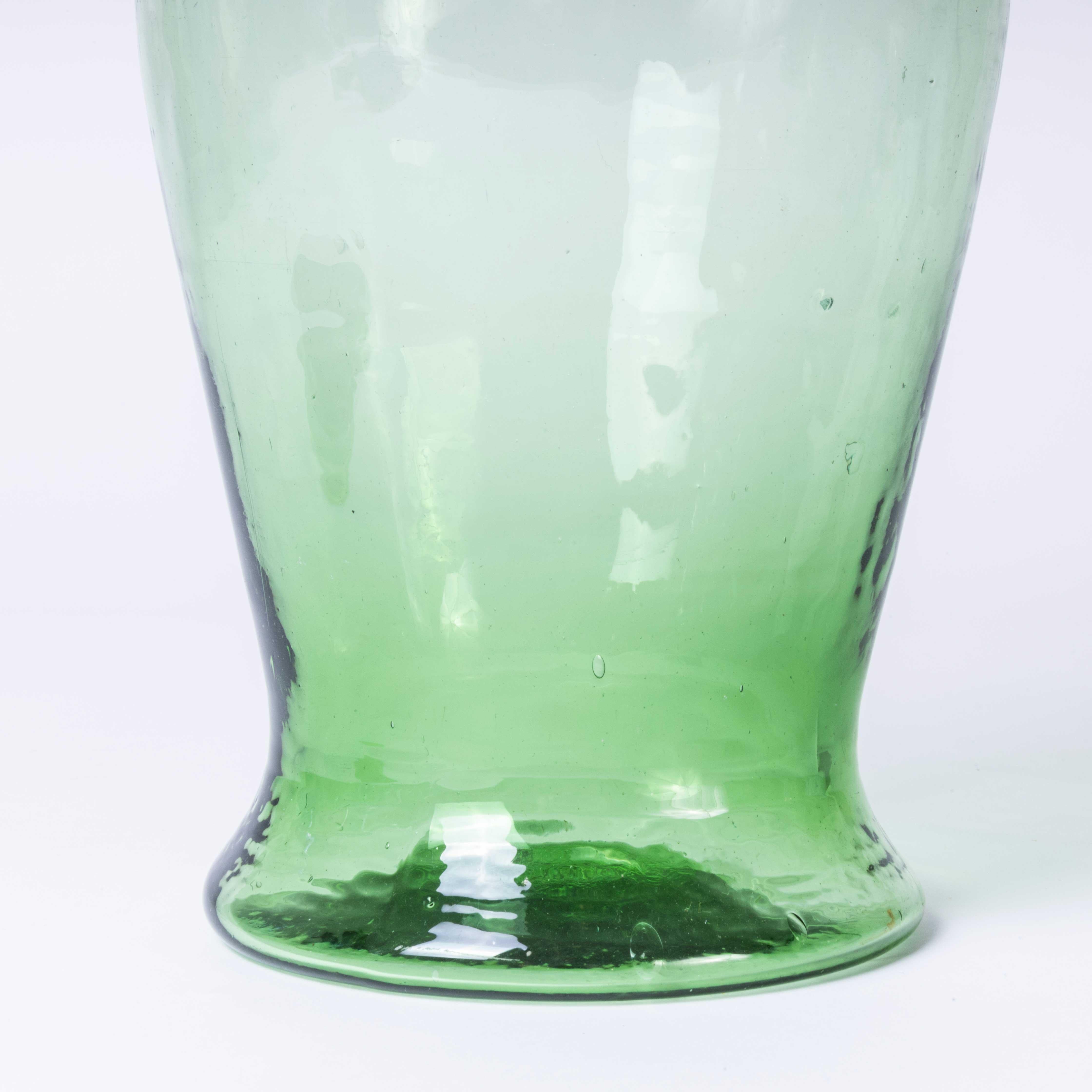 Tarro de vidrio soplado marroquí contemporáneo - Verde en venta 1
