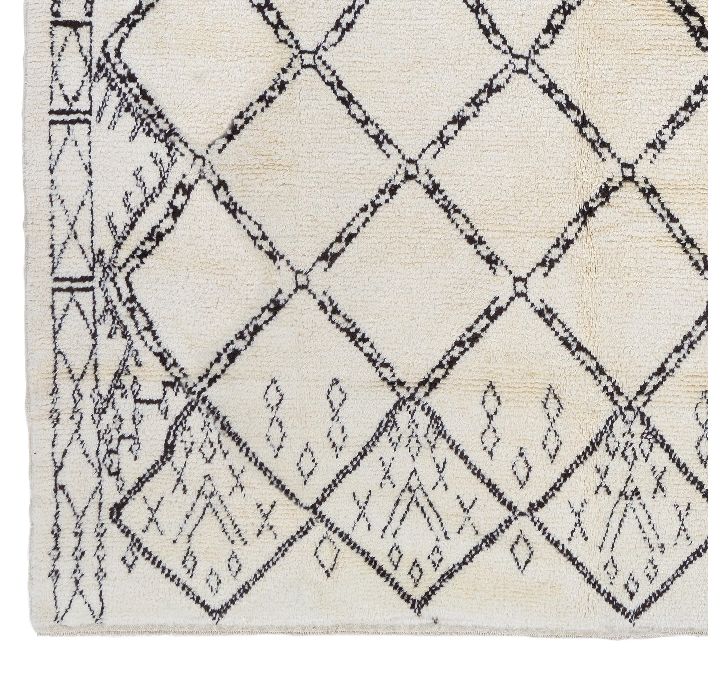 Zeitgenössischer marokkanischer Berberteppich „Tulu“ aus Wolle, 10x14 m. Kundenspezifische Optionen verfügbar (Skandinavische Moderne) im Angebot