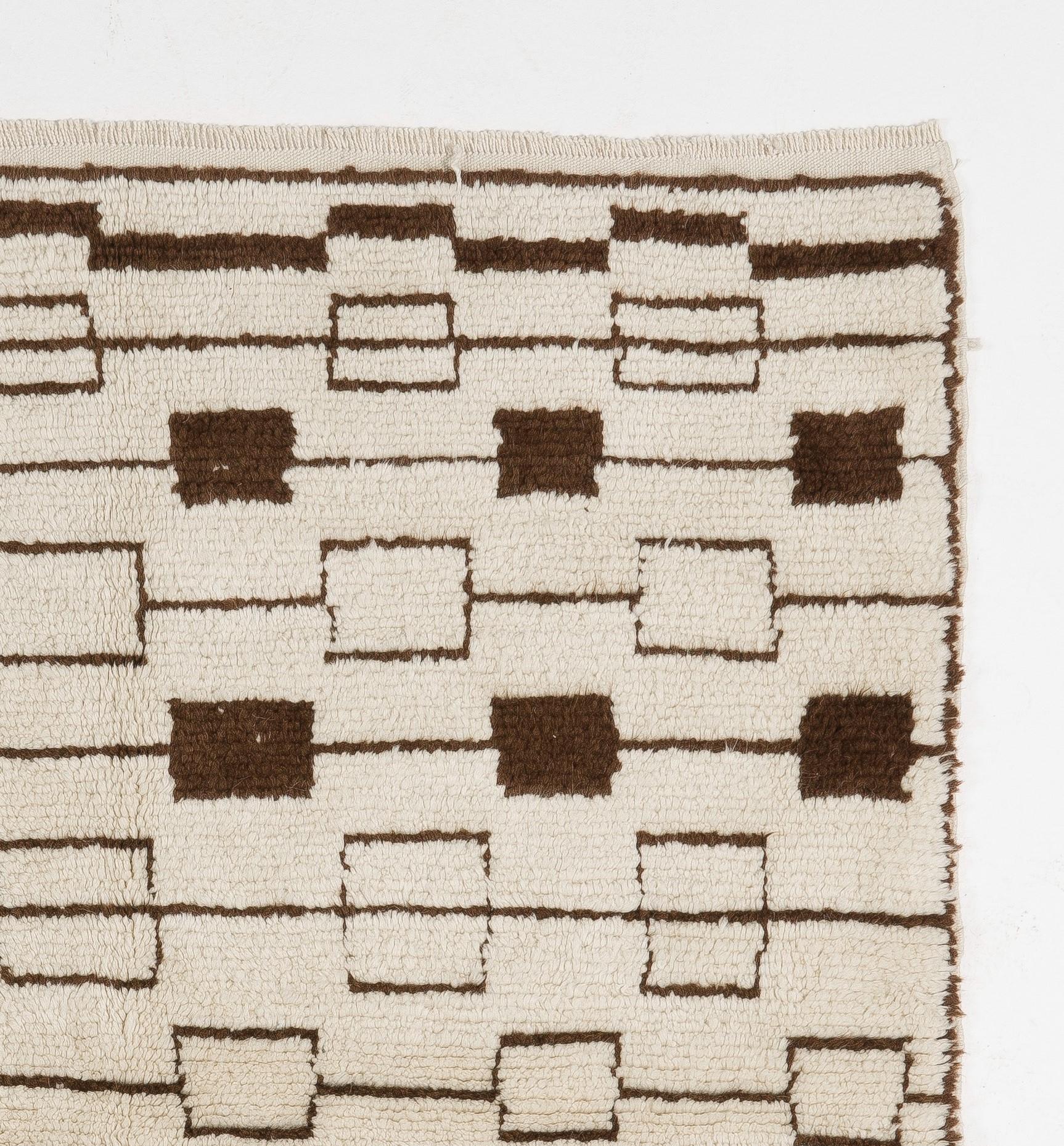 Modern Contemporary Moroccan Rug, 100% Natural Undyed Wool, Custom Options Available For Sale