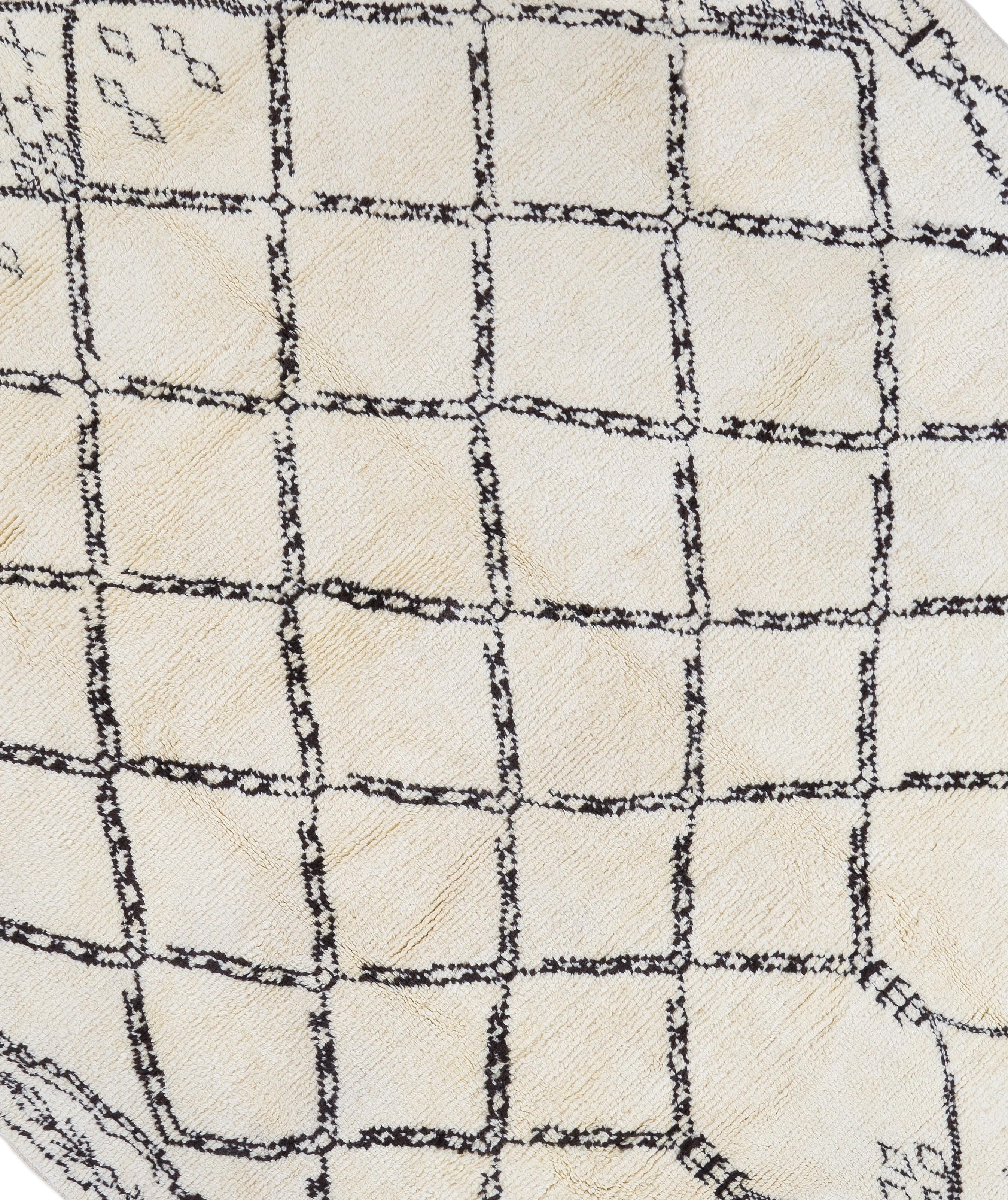 Zeitgenössischer marokkanischer Berberteppich „Tulu“ aus Wolle, 10x14 m. Kundenspezifische Optionen verfügbar (Handgeknüpft) im Angebot