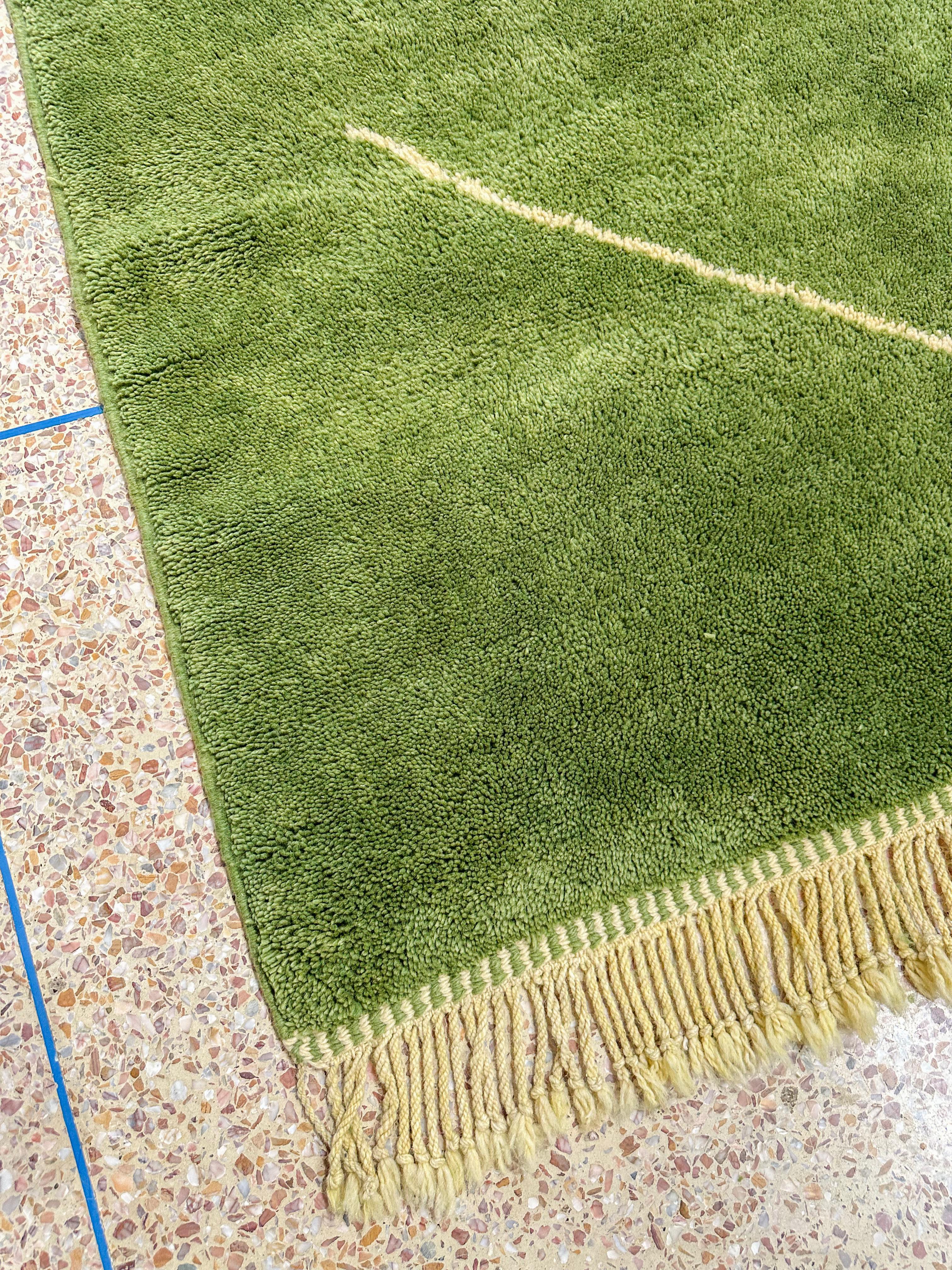 Minimaliste Tapis marocain Contemporary 8'x10' Green Wool Ivory Line Accents, Custom-Made en vente