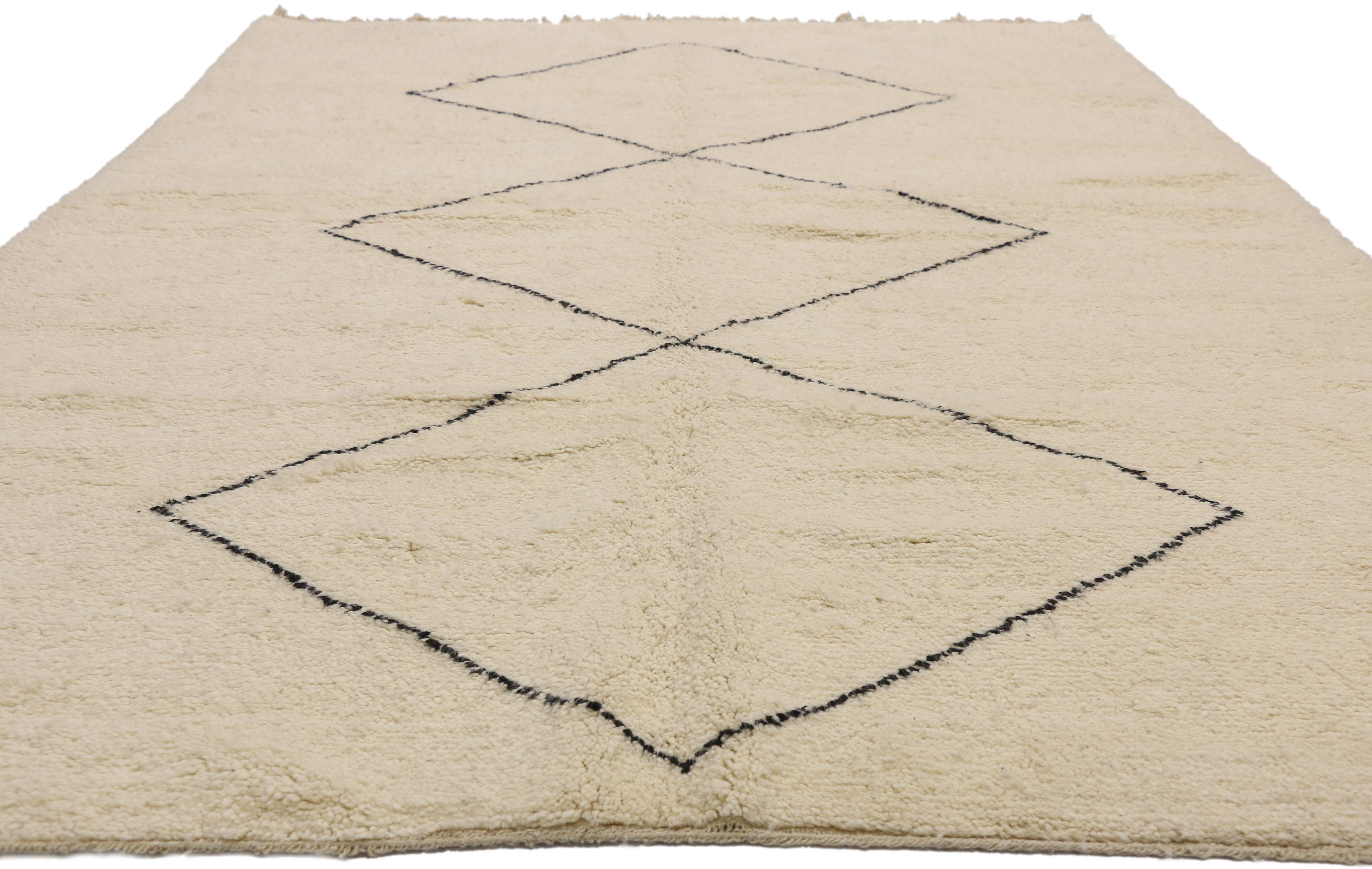 Marokkanischer Beni Ourain-Teppich der Organischen Moderne, Hygge auf Subtle Shibui (Moderne der Mitte des Jahrhunderts) im Angebot