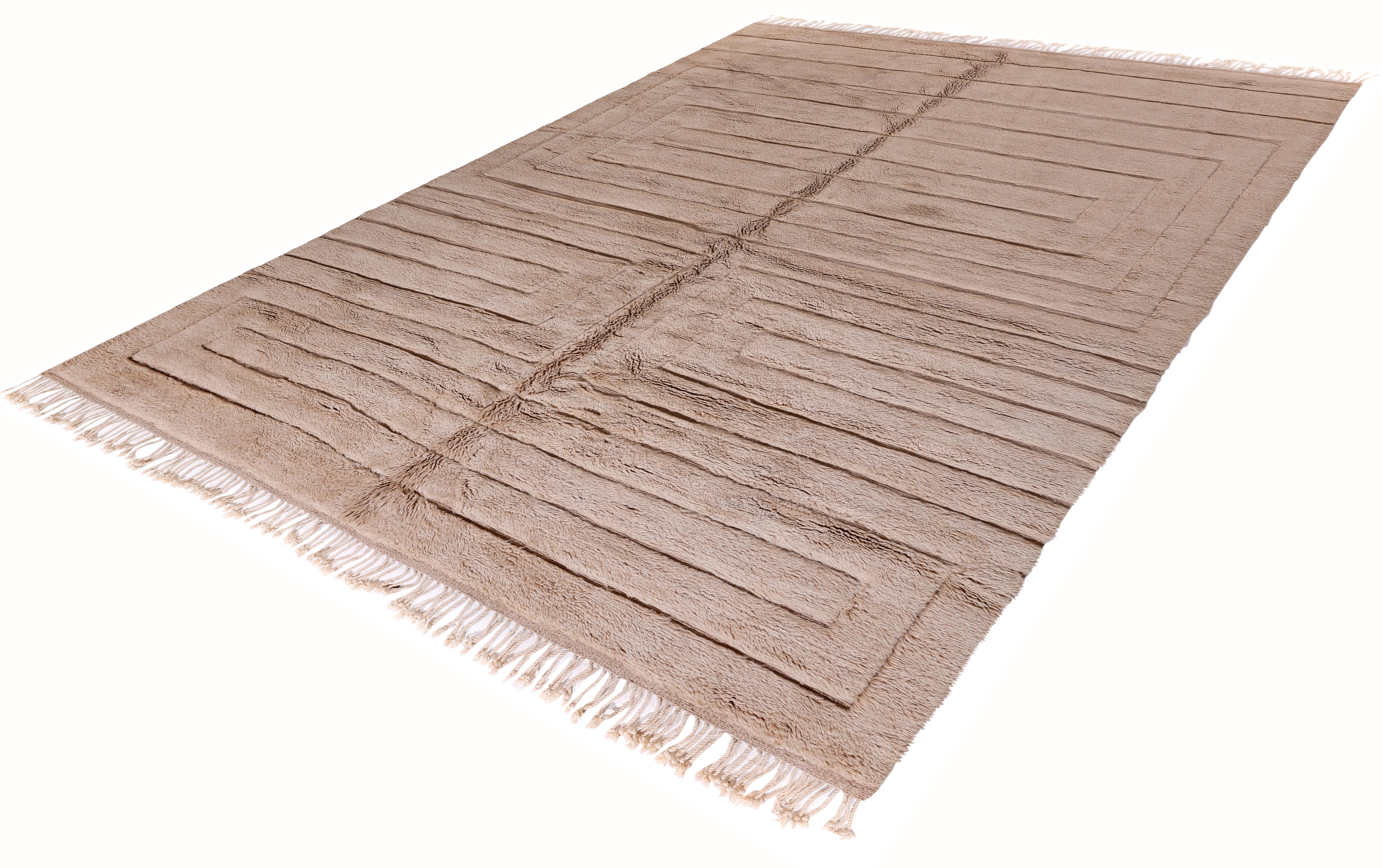 Zeitgenössischer marokkanischer Teppich aus beiger Wolle mit skulpturalem, linearem Relief (Handgeknüpft) im Angebot