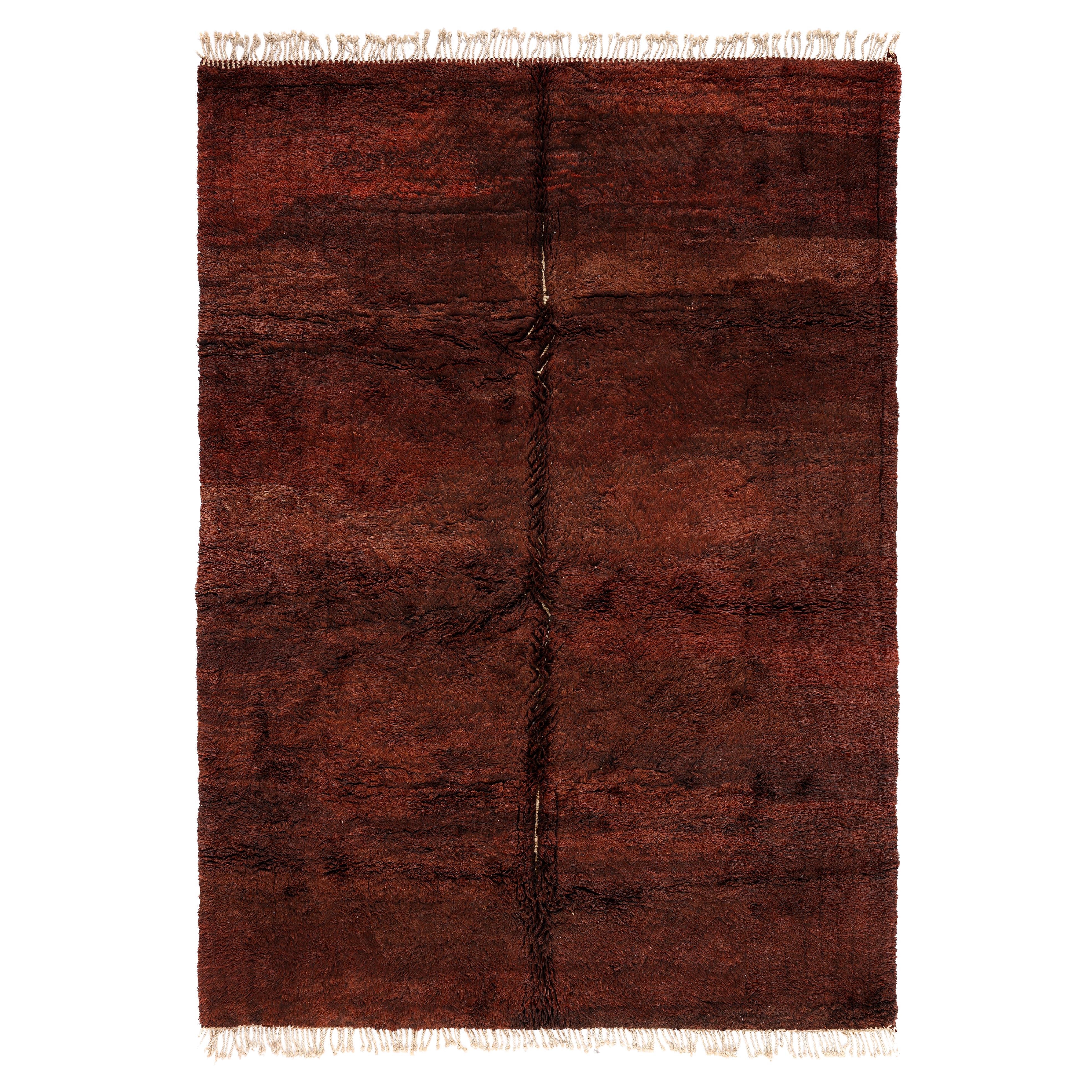 Tapis marocain contemporain en terre de Sienne profonde, poils de laine tissés à la main