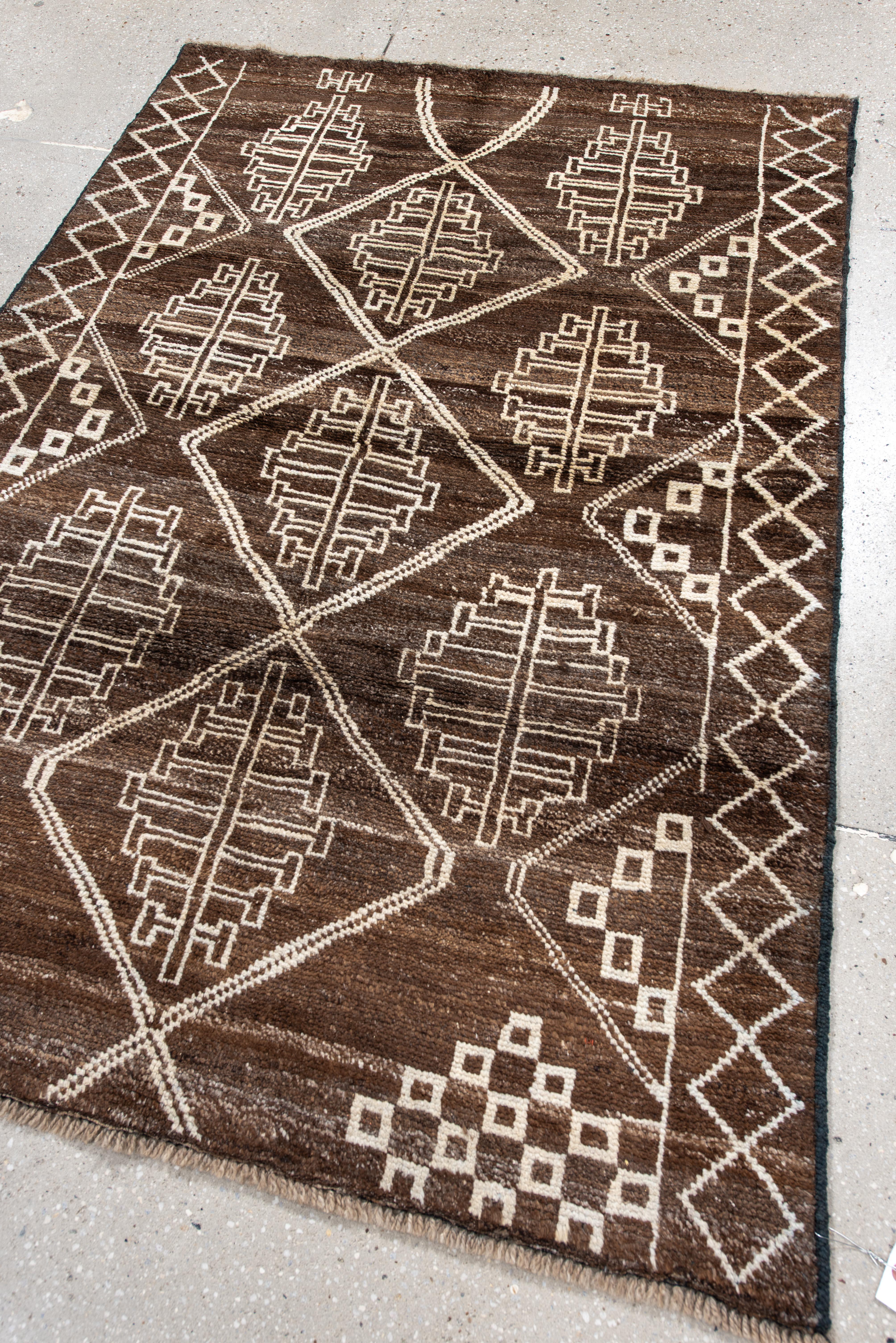 Alfombra marroquí contemporánea - Rejilla tribal de rombos con motivos de hojas bereberes en venta 2