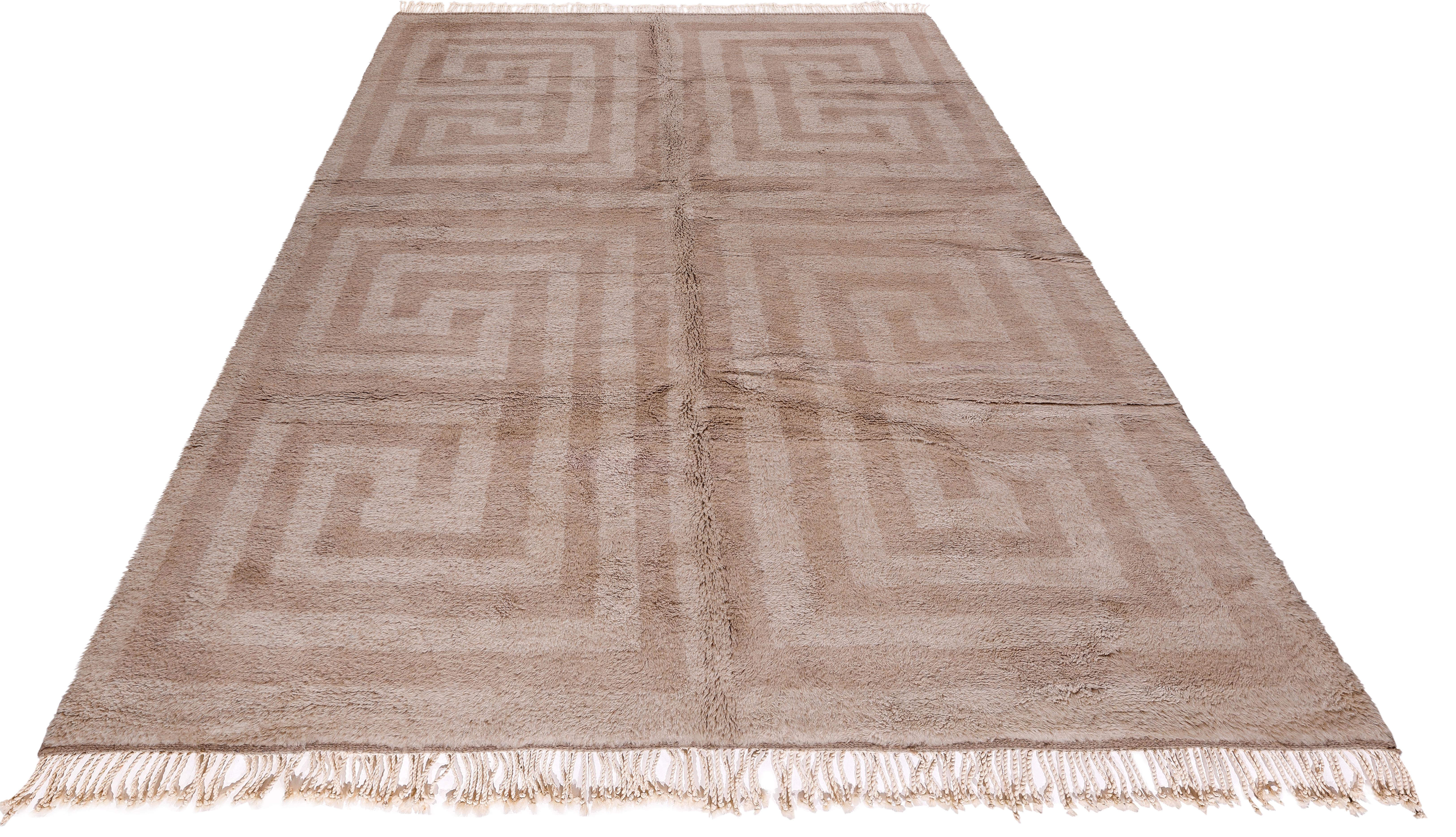 Contemporary Moroccan Rug with Subtle Geometric Maze Pattern in Beige For Sale 1