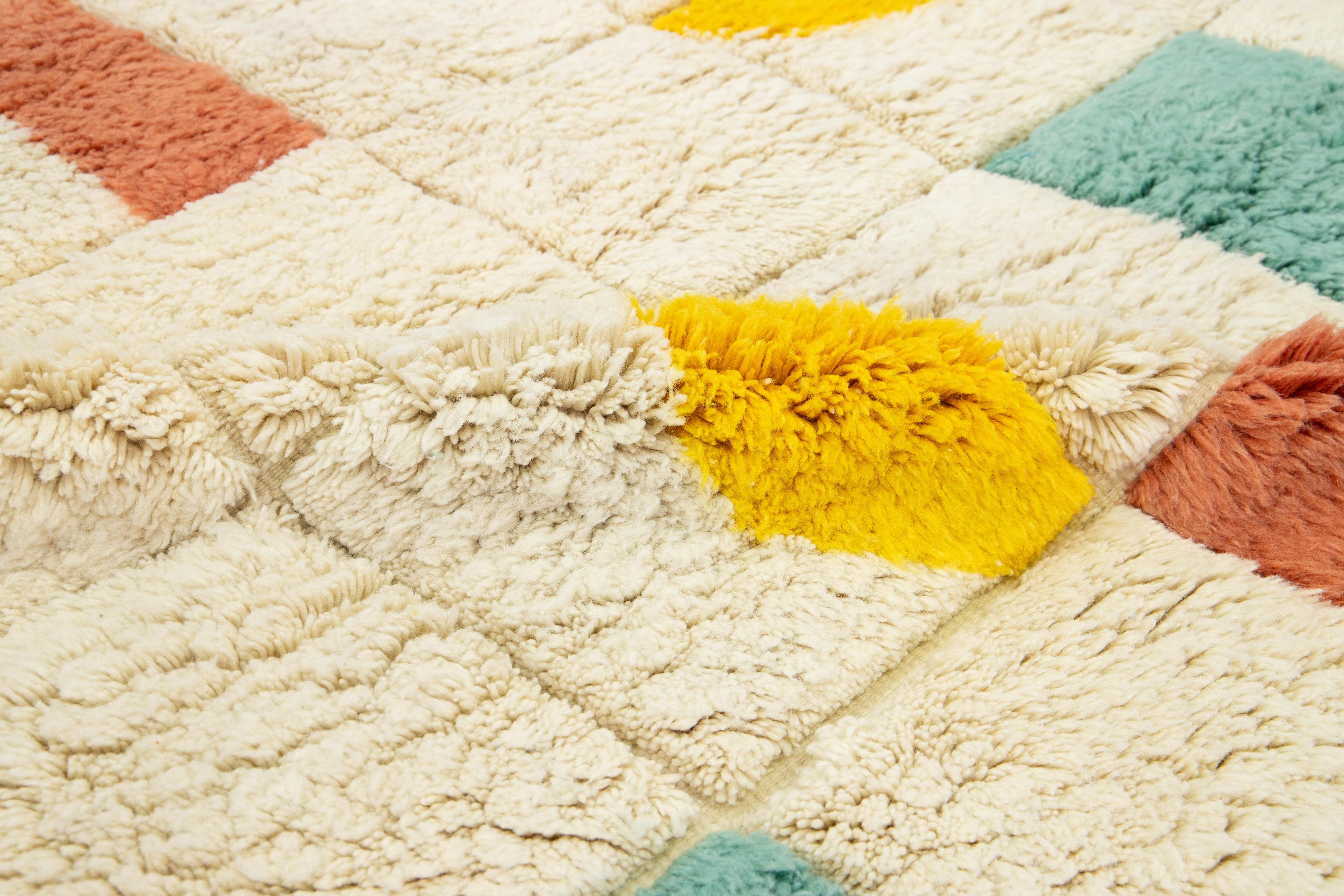 Indian Contemporary Moroccan Shag Wool Rug Handmade In Beige With Geometric Pattern For Sale