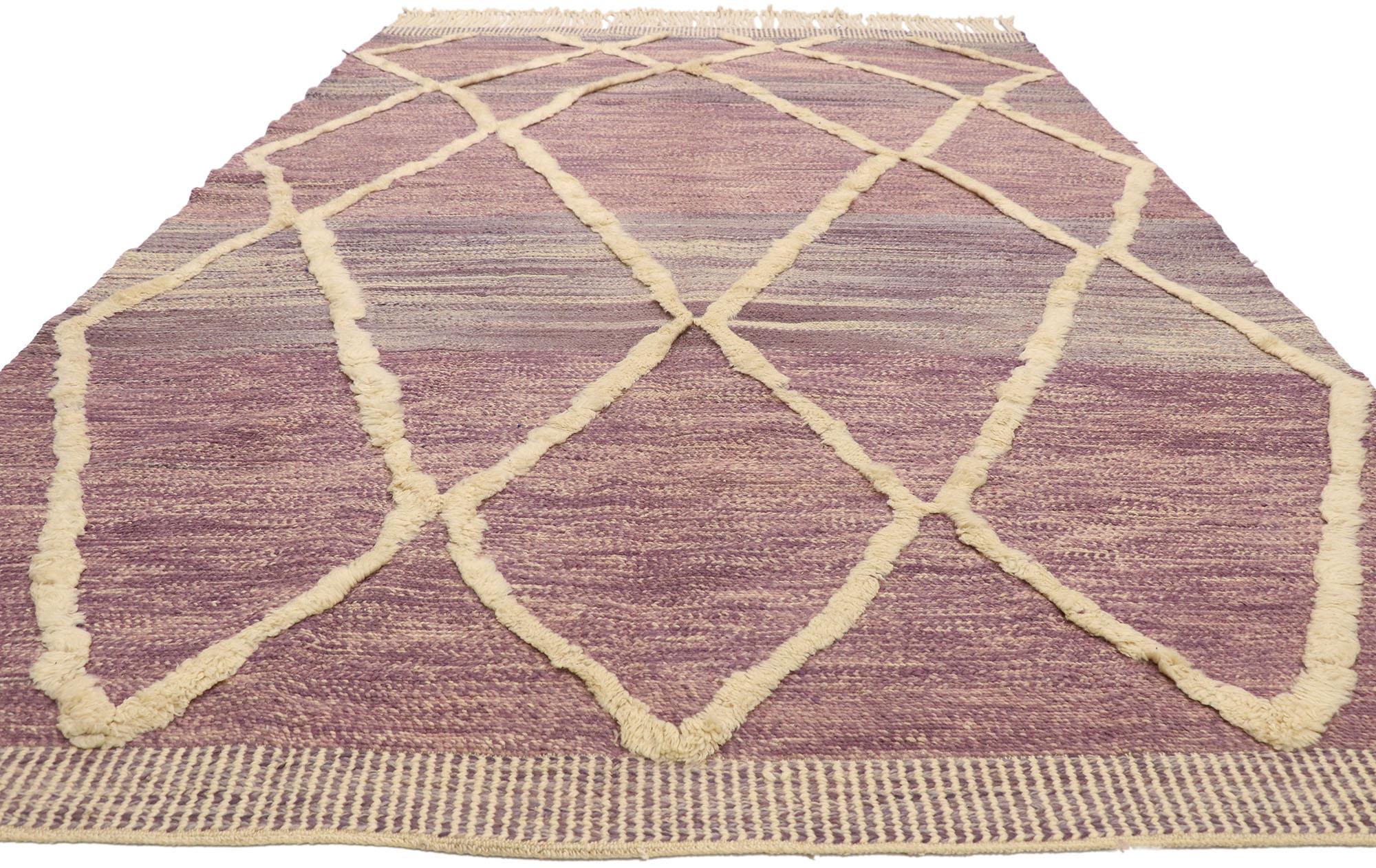 Neuer marokkanischer strukturierter Berberteppich mit erhabenem Spaliermuster (Böhmisch) im Angebot