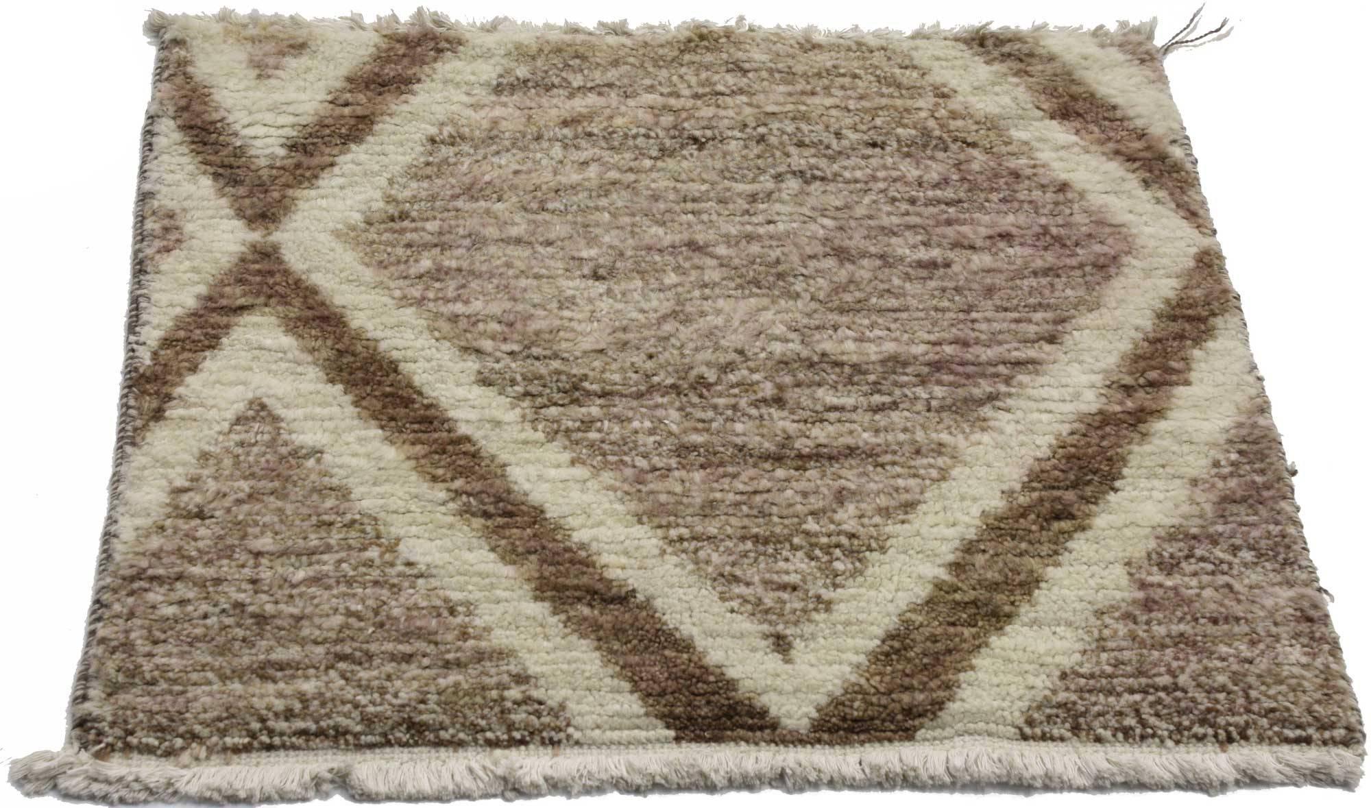 76722, contemporary Moroccan style Accent rug, square Moroccan rug. This Moroccan style accent rug with modern style features well defined lines creating a lozenge pattern. Clean and simple, this Moroccan style rug combines warmth and comfort with