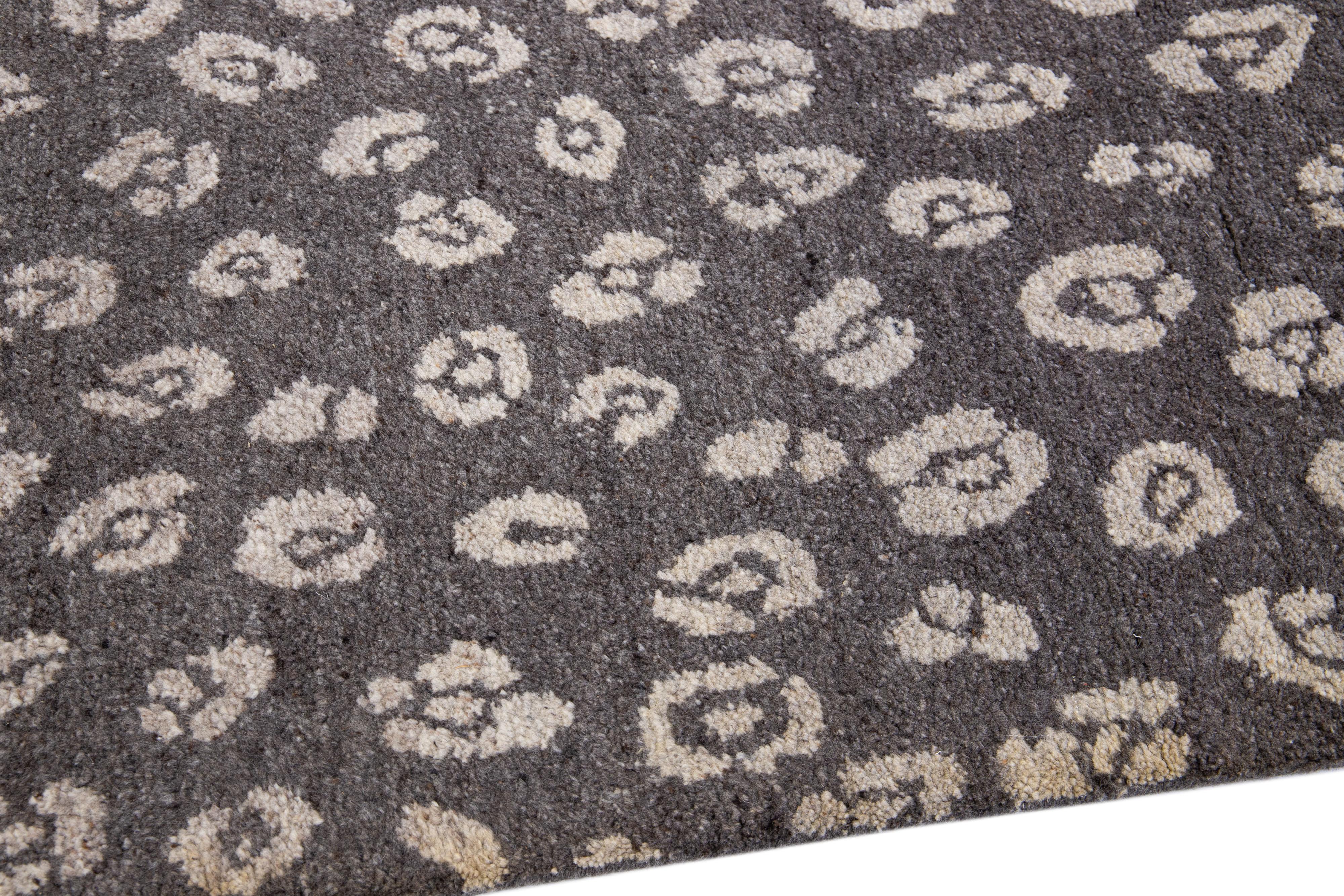 Alfombra contemporánea de lana y viscosa, hecha a mano, de estilo marroquí en color carbón en Nuevo estado para la venta en Norwalk, CT