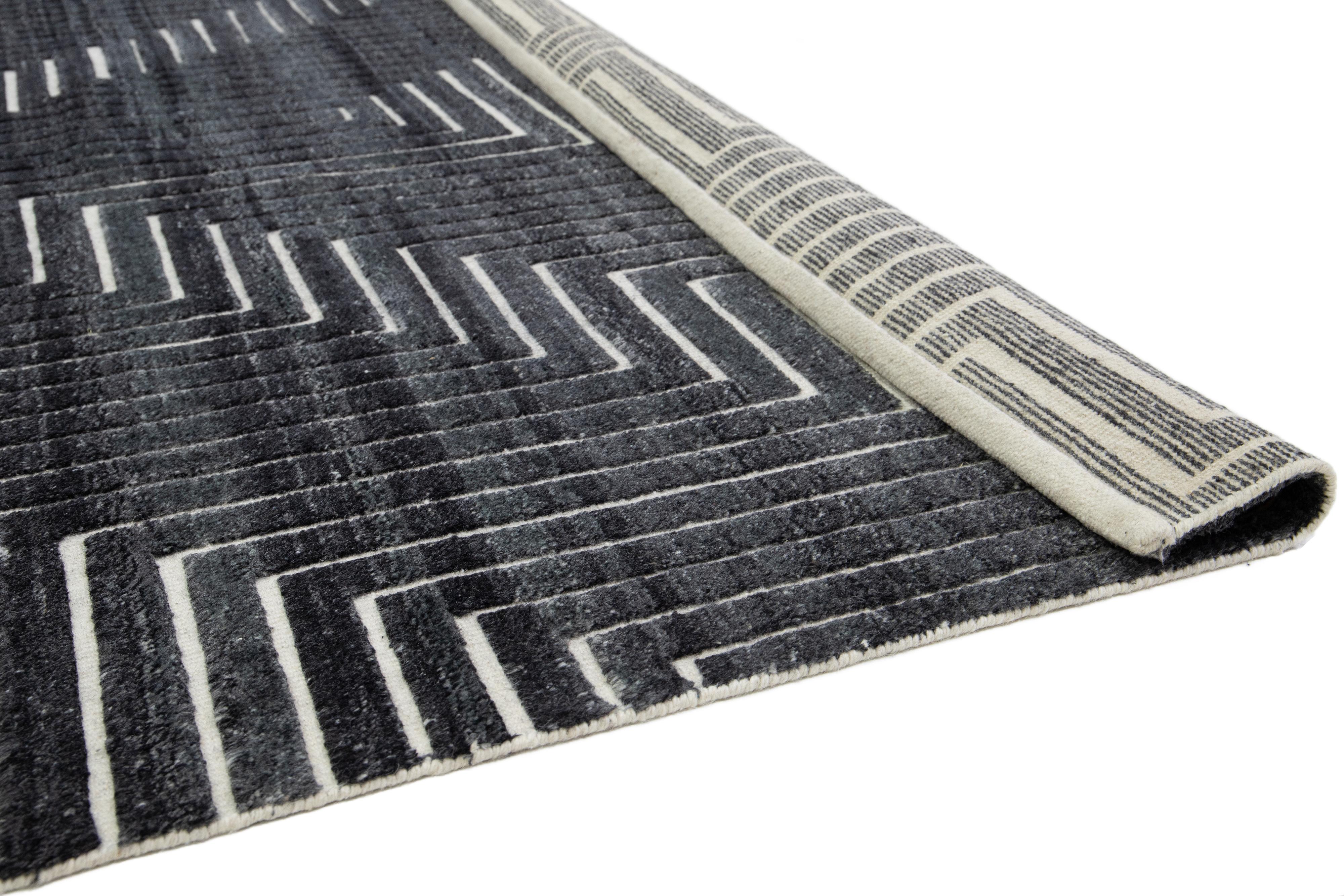 Contemporary Moroccan Style Charcoal Wool Rug with Geometric Pattern By Apadana (Handgeknüpft) im Angebot