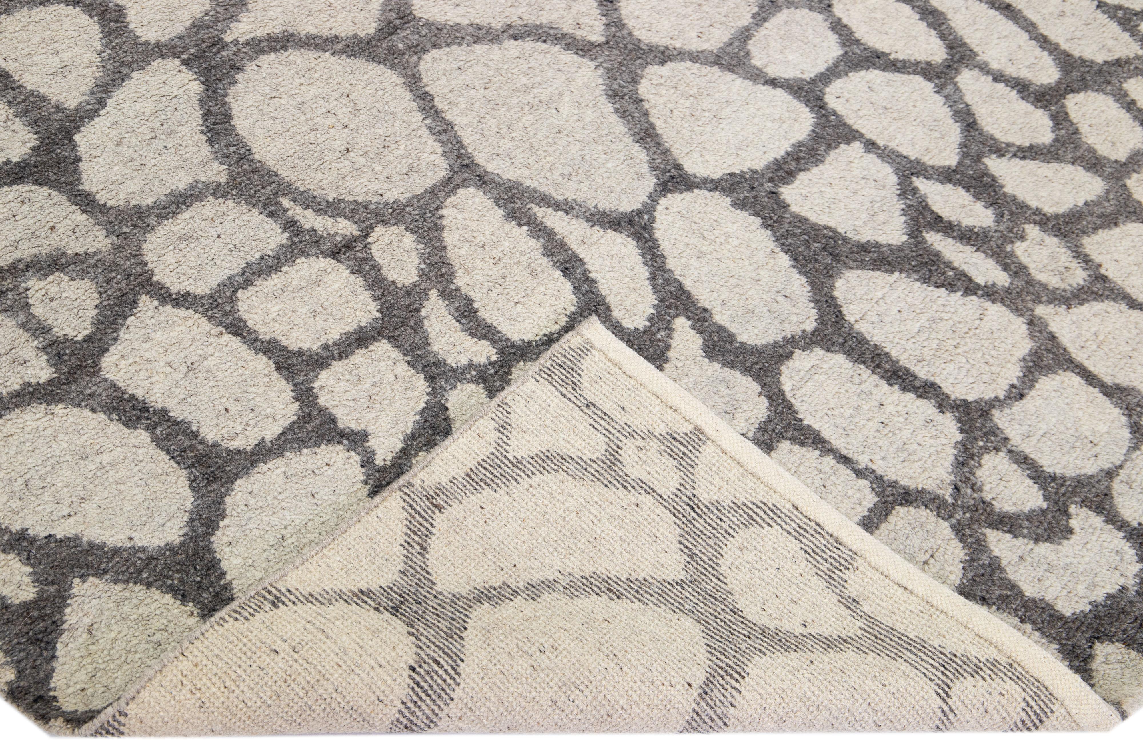 Beautiful Contemporary Thom Filicia Home Collection Rugs. This Indian hand-knotted rug is made of wool & viscose and has a gray field and ivory accents all over the design. 
Thom Filicia´s eye for exquisite detailing and beautiful texture shines