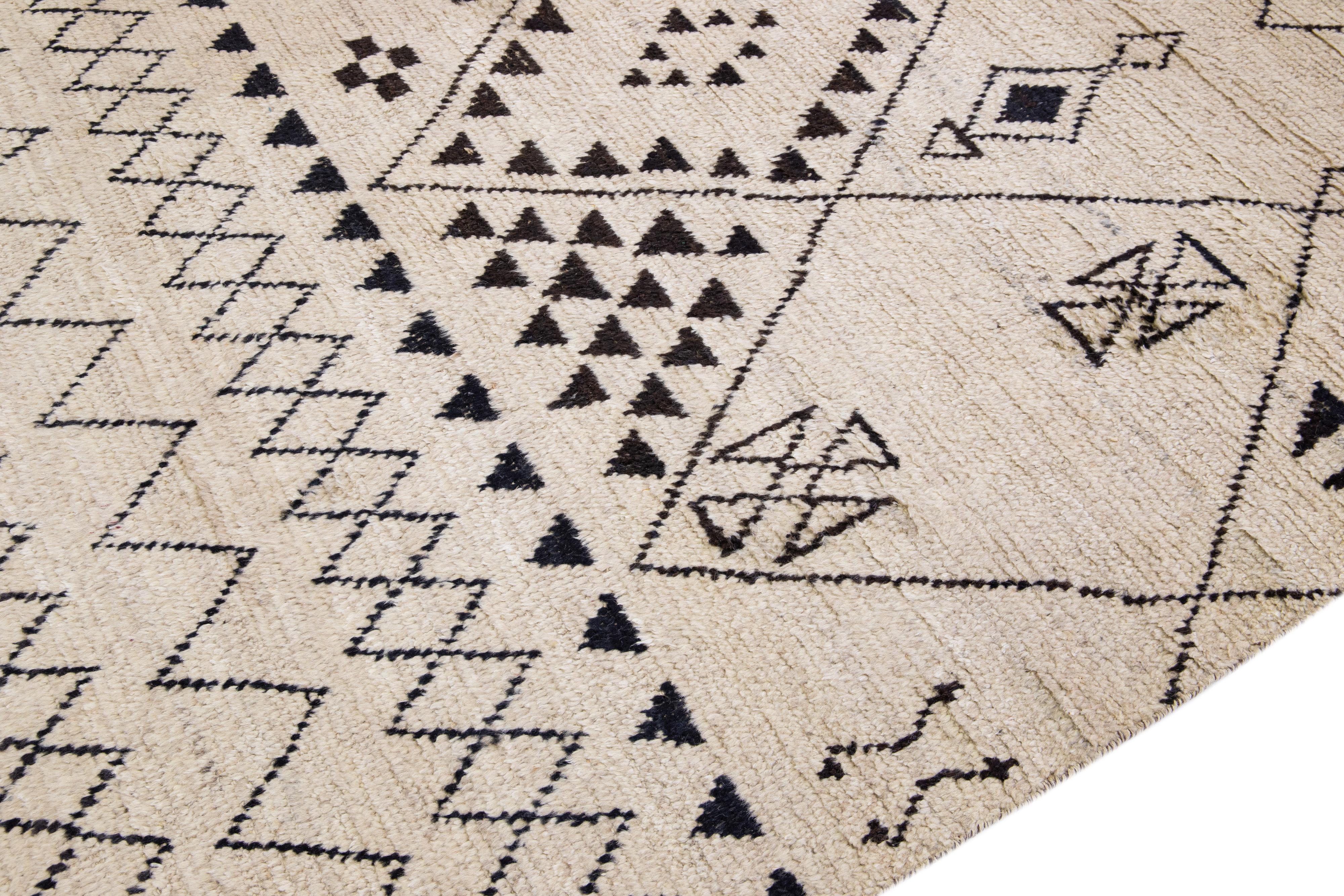 Contemporary Moroccan Style Handmade Tribal Beige Wool Rug In New Condition For Sale In Norwalk, CT