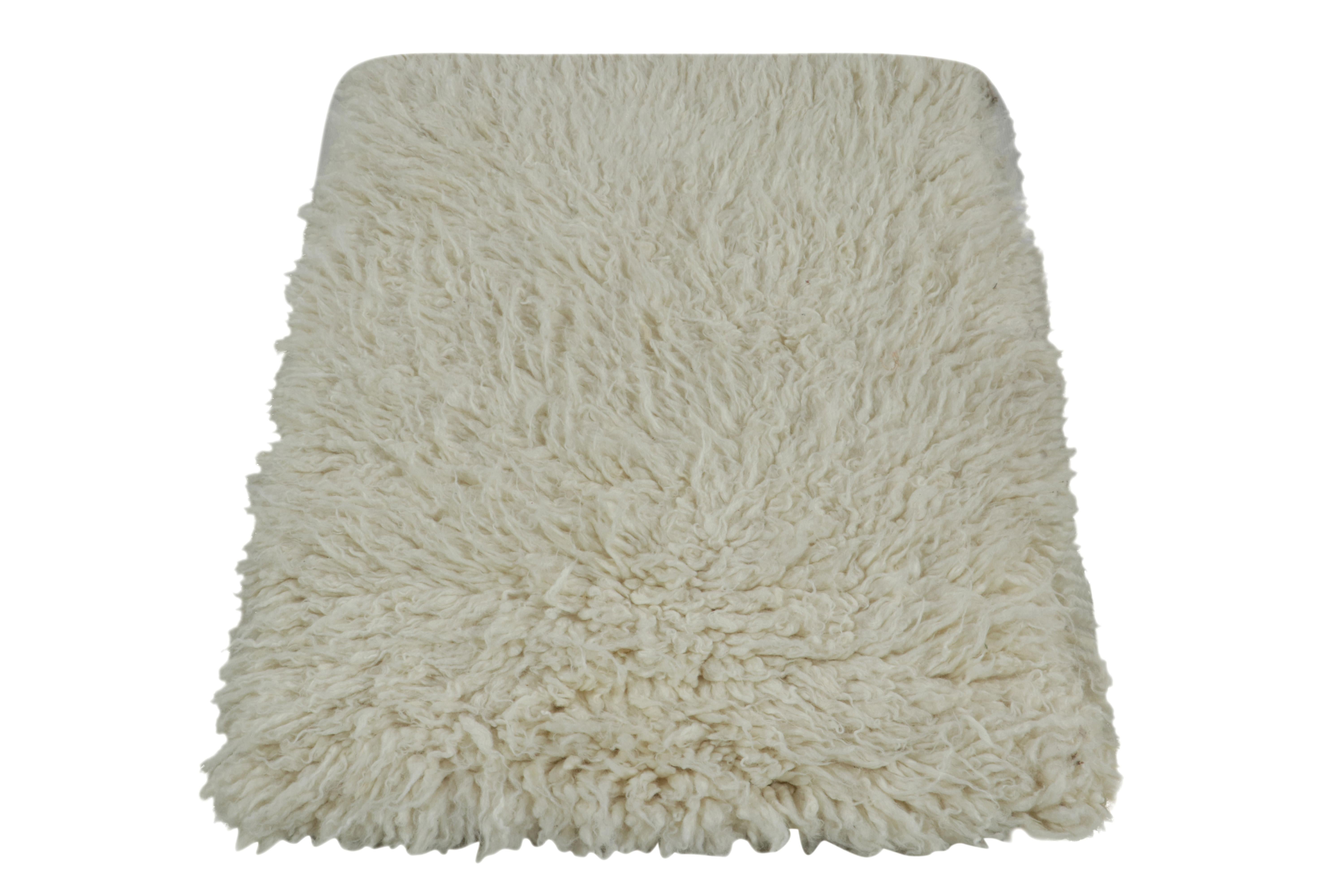 Hand-knotted in wool, a 2x3 solid rug marking Rug & Kilim’s exclusive contemporary take on Moroccan aesthetics. The rug draws on the coziness and warmth of tribal sensibilities with an off-white shag pile in clean, comforting appeal. Capable of