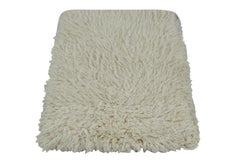 Rug & Kilim's Contemporary Moroccan style rug in Off White Shag Pile