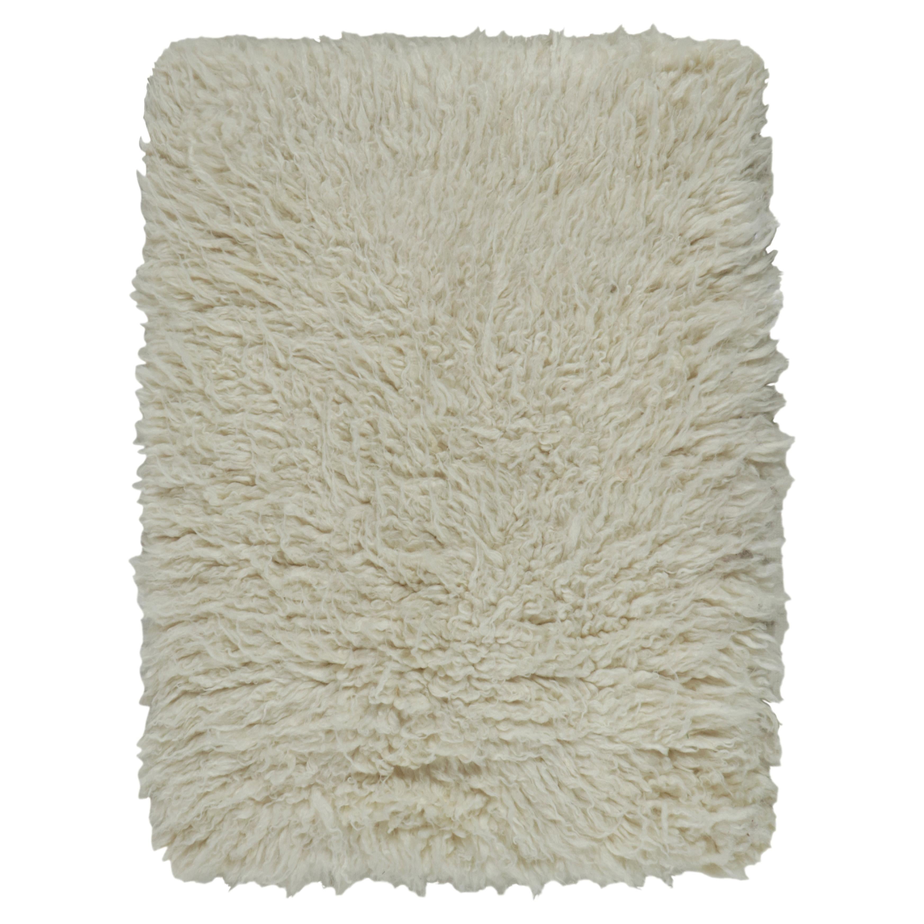 Rug & Kilim's Contemporary Moroccan style rug in Off White Shag Pile For Sale