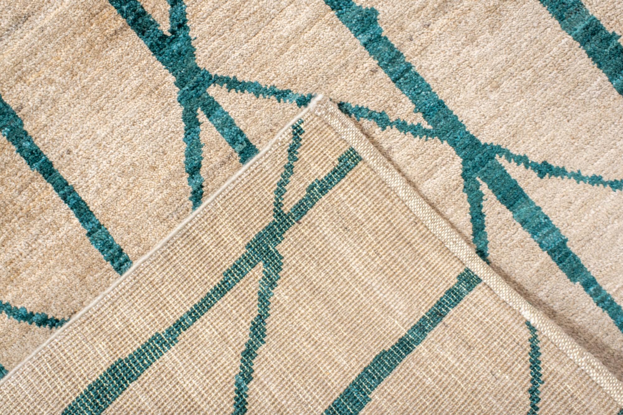 XXI secolo e contemporaneo Tappeto contemporaneo in stile marocchino con design lineare verde acqua in vendita