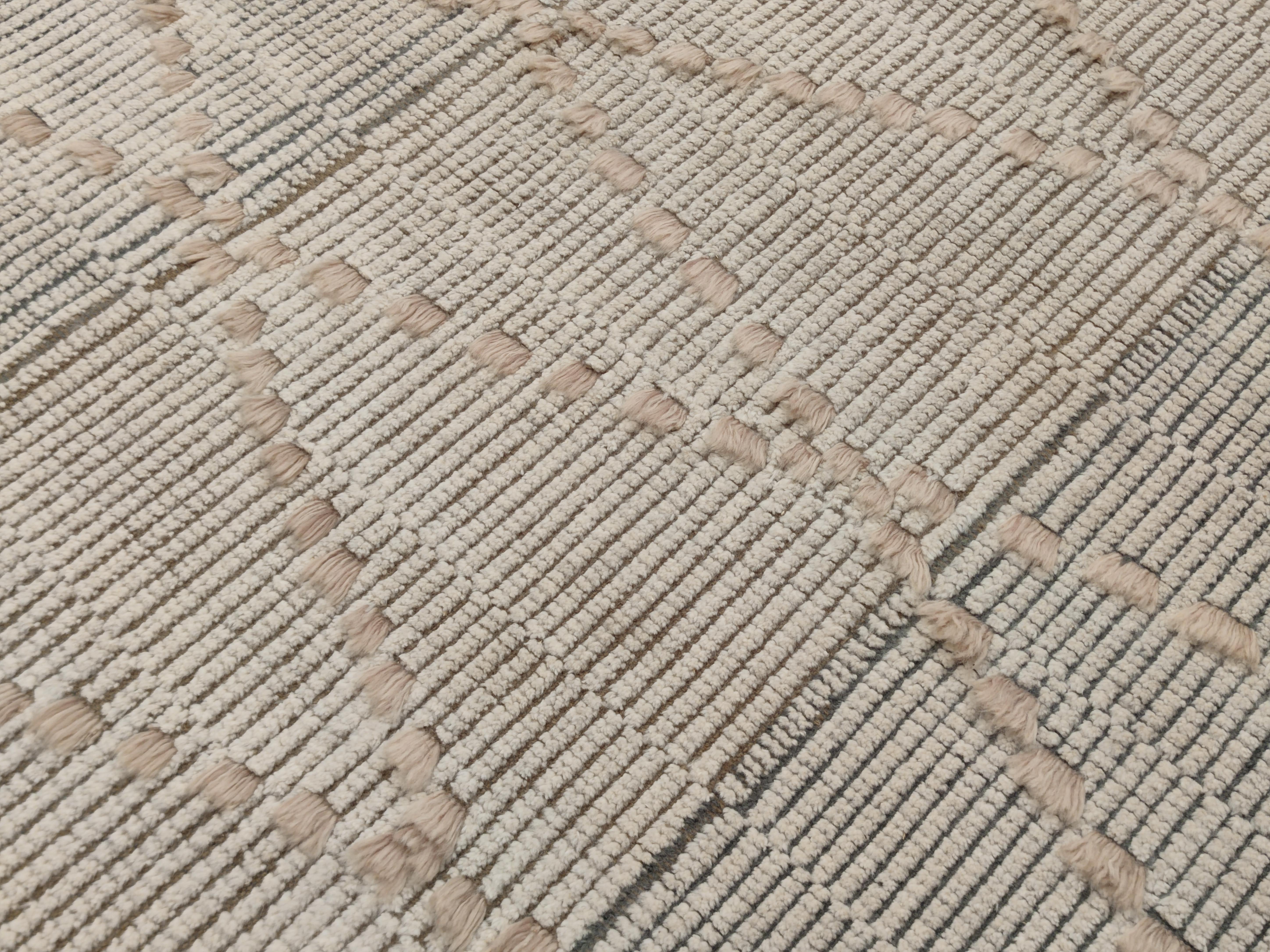 Wool Contemporary Moroccan Style Temara Rug in White and Blush Pink For Sale