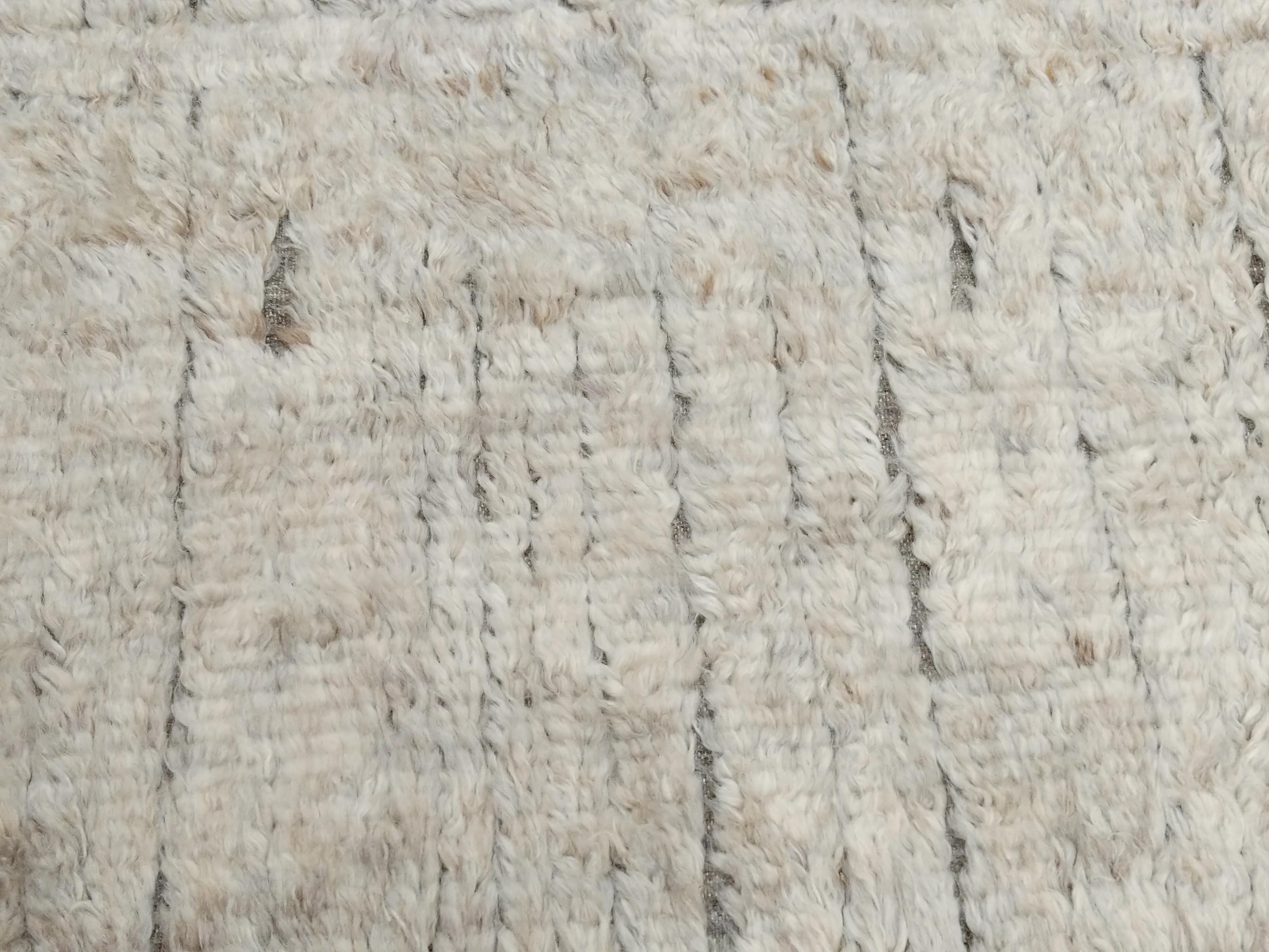Hand-knotted with fine, lustrous Ghazni wool, Vertigo spearheads the contemporary Moroccan collection of the Alberto Levi Gallery. Here, the infinite repeat pattern of parallel elements is partially concealed by the higher pile covering part of the