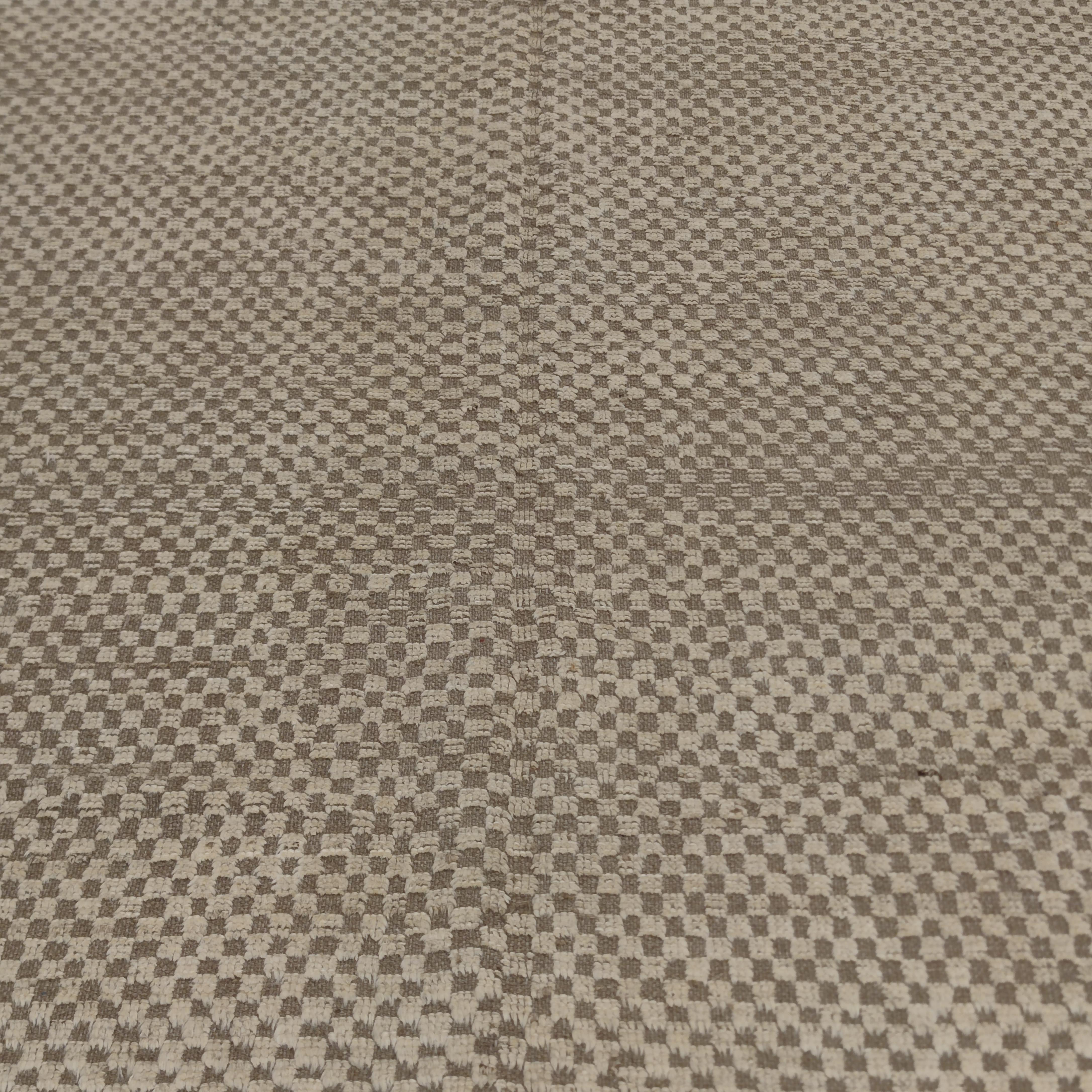 Hand-knotted with fine, lustrous Ghazni wool, Tuareg spearheads the contemporary Moroccan collection of the Alberto Levi Gallery. Here, the infinite repeat pattern of irregular squares creates an abstract chequerboard substrate. Just like on vintage