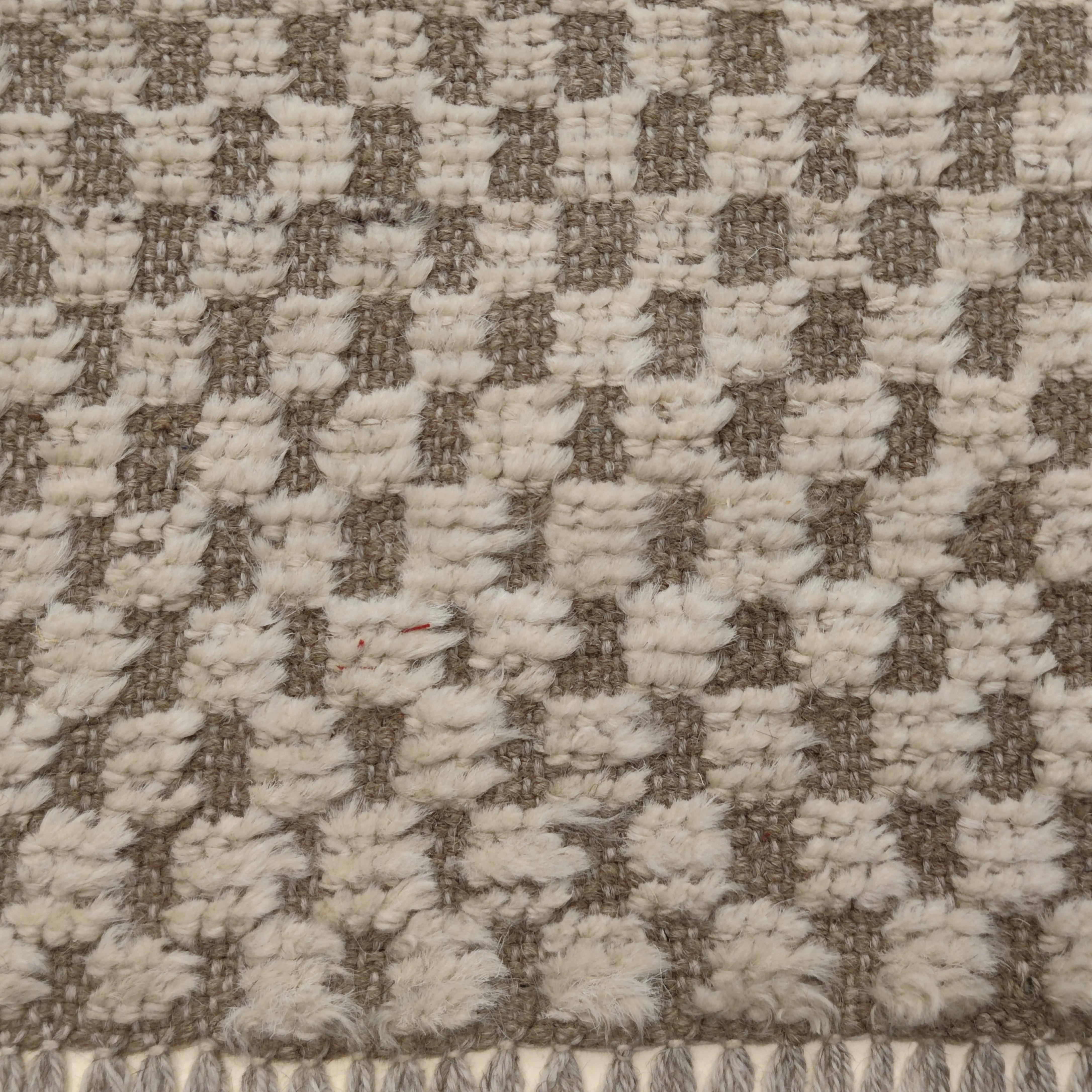 Contemporary Moroccan Style White and Taupe Tuareg Rug by Alberto Levi Gallery In New Condition For Sale In Milan, IT