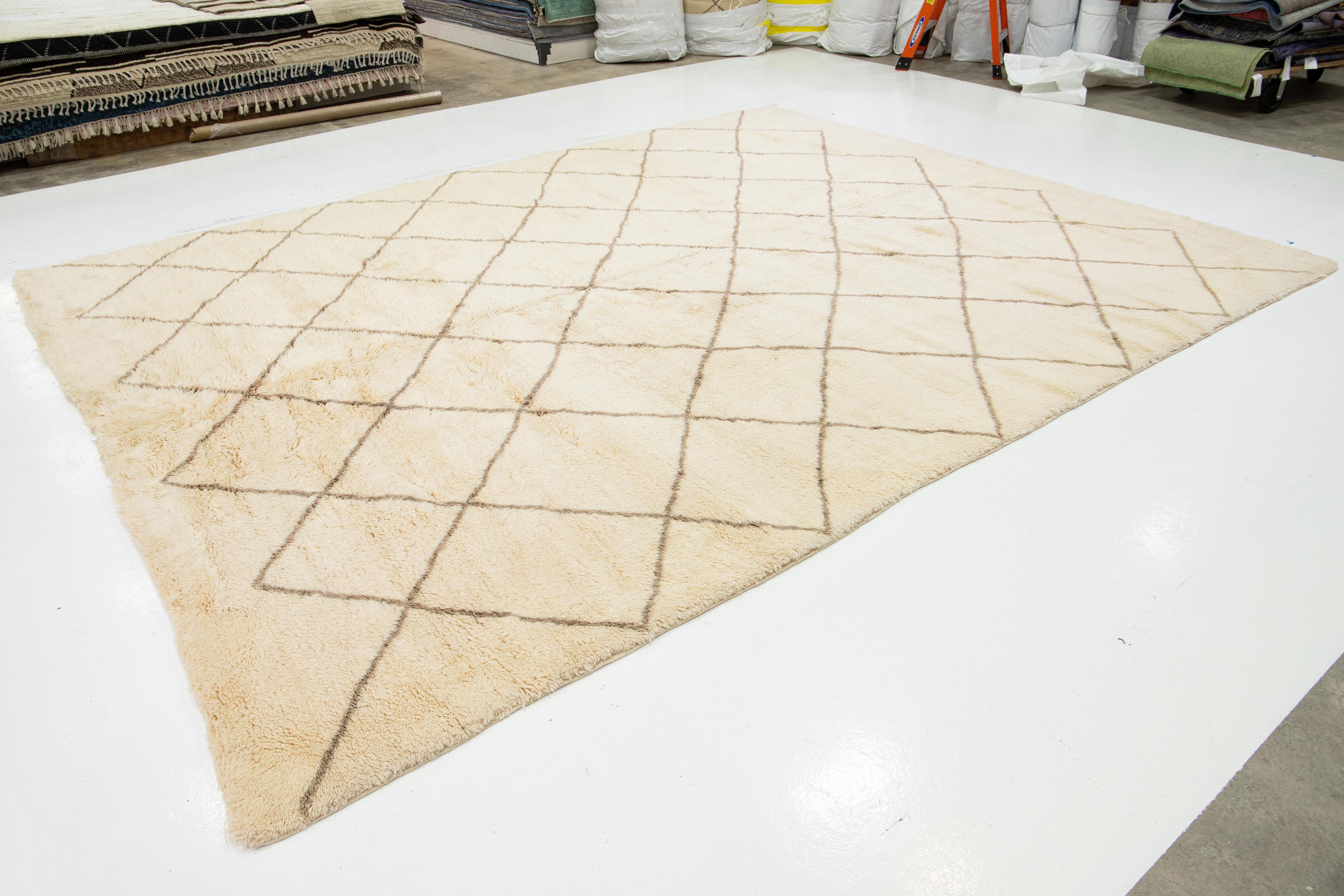 Organic Modern Contemporary Moroccan Style Wool Rug In Beige Color With Geometric Design For Sale