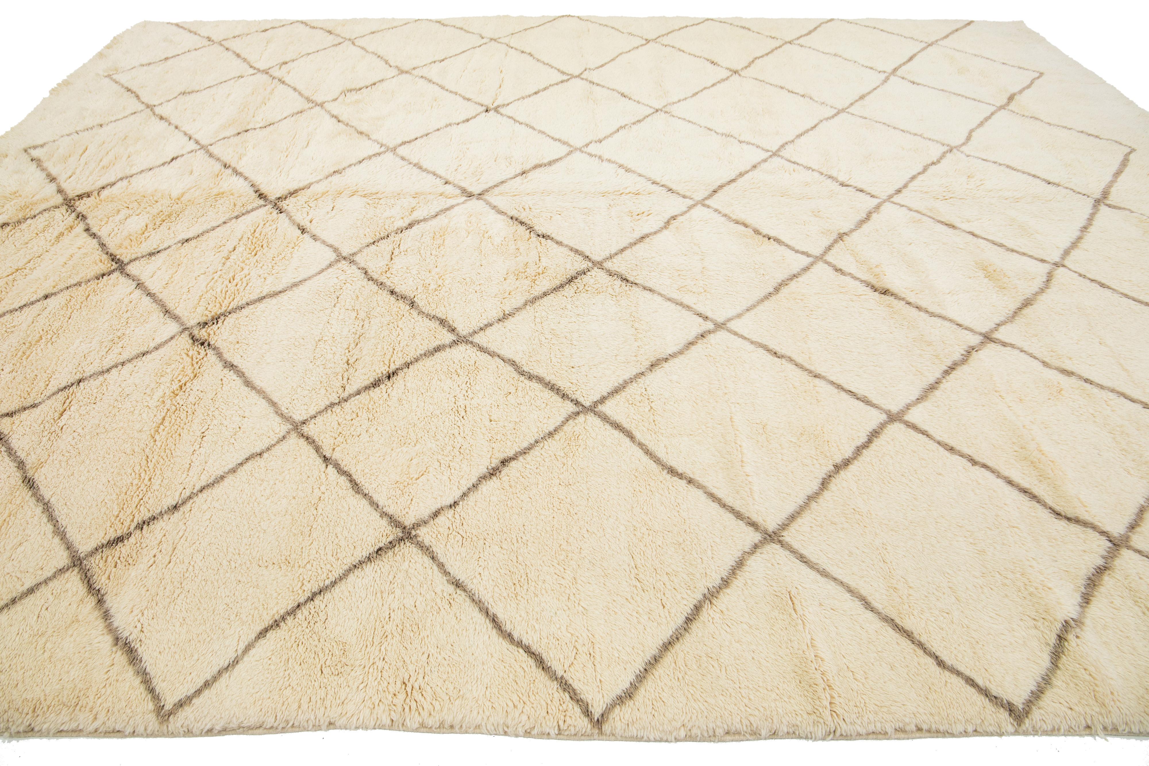 Contemporary Moroccan Style Wool Rug In Beige Color With Geometric Design In New Condition For Sale In Norwalk, CT