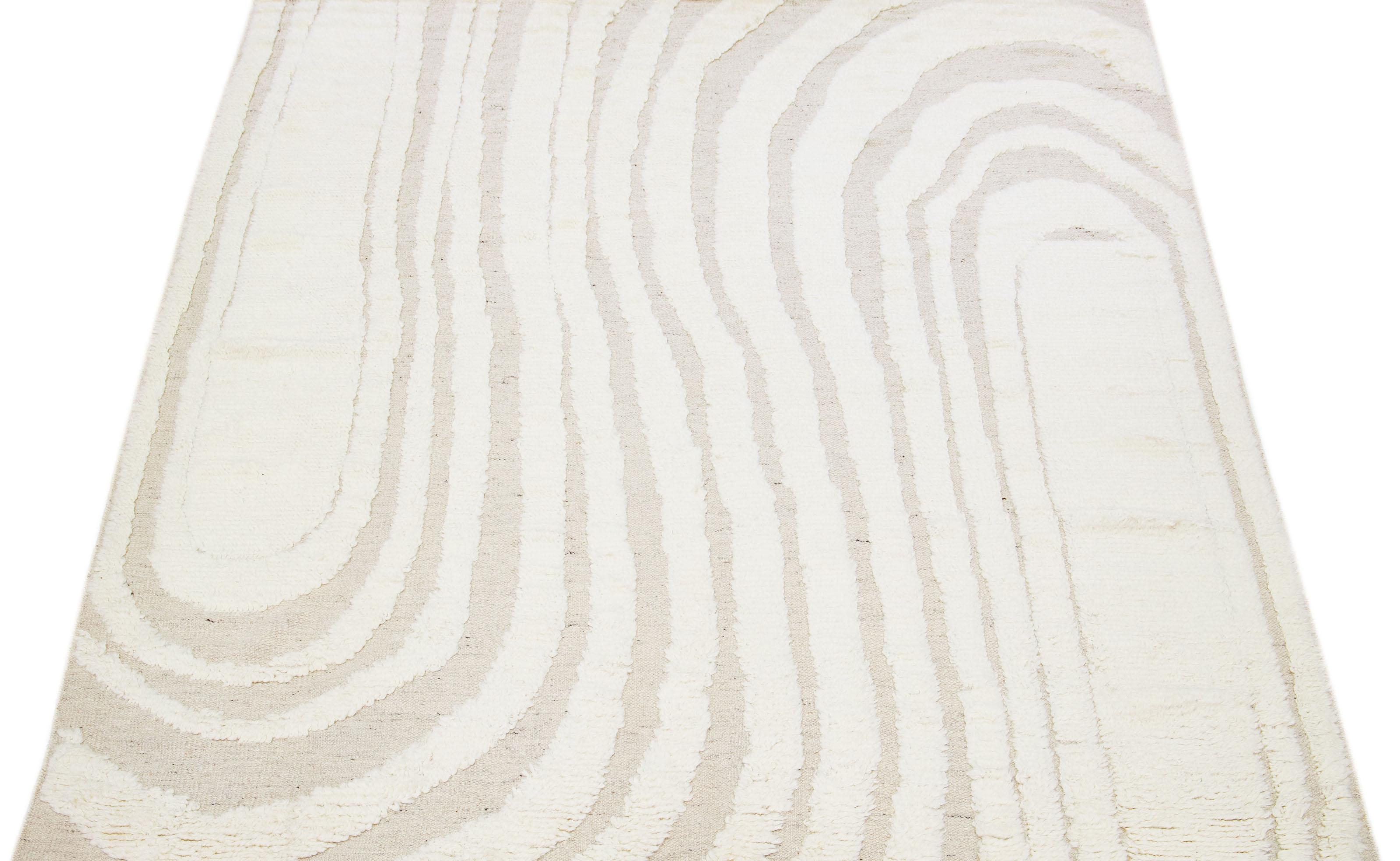 Contemporary Moroccan Style Wool Rug In Ivory With Abstract Design In New Condition For Sale In Norwalk, CT