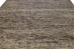 Tapis contemporain en laine de style marocain avec design abstrait en Brown