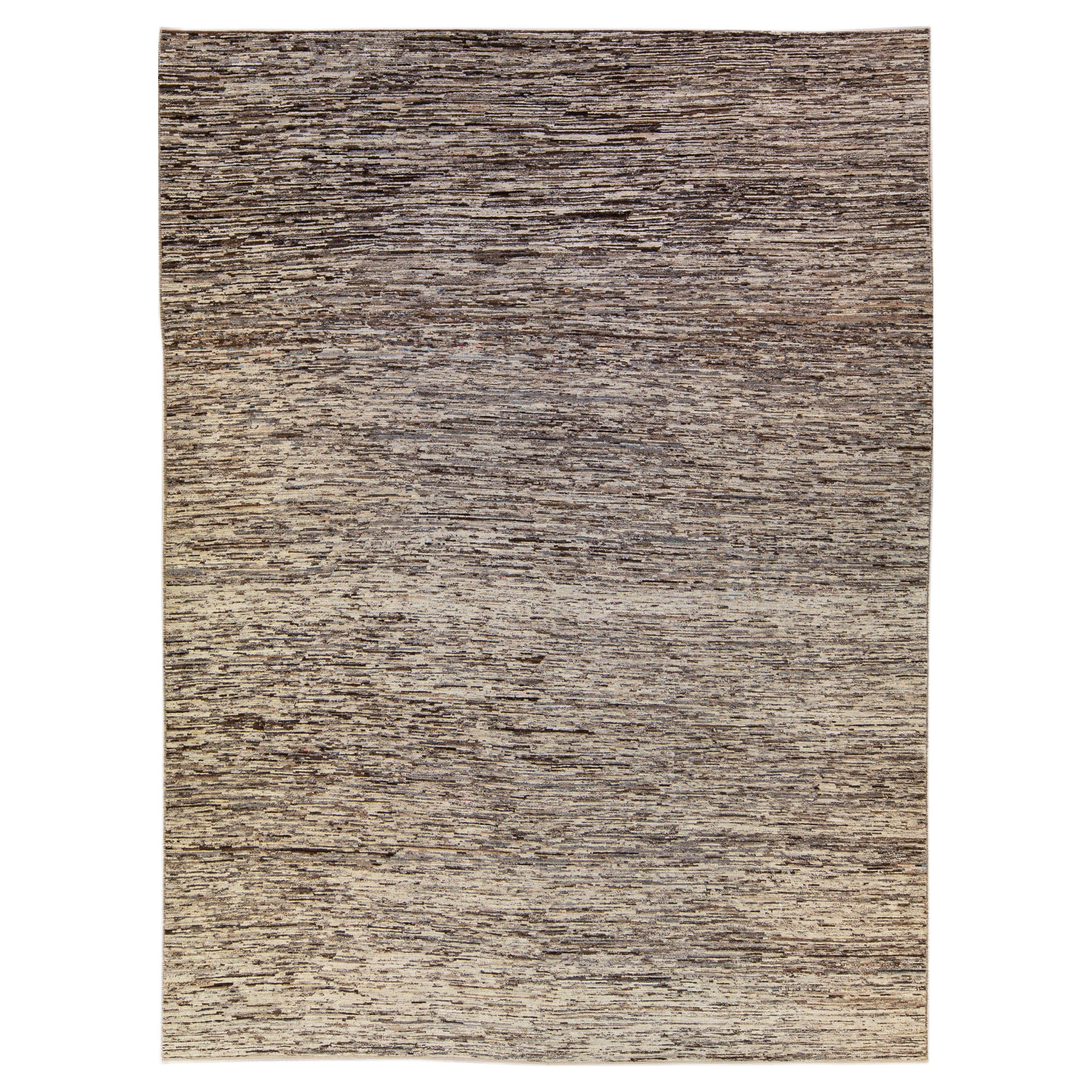 Tapis contemporain en laine de style marocain avec design abstrait en Brown