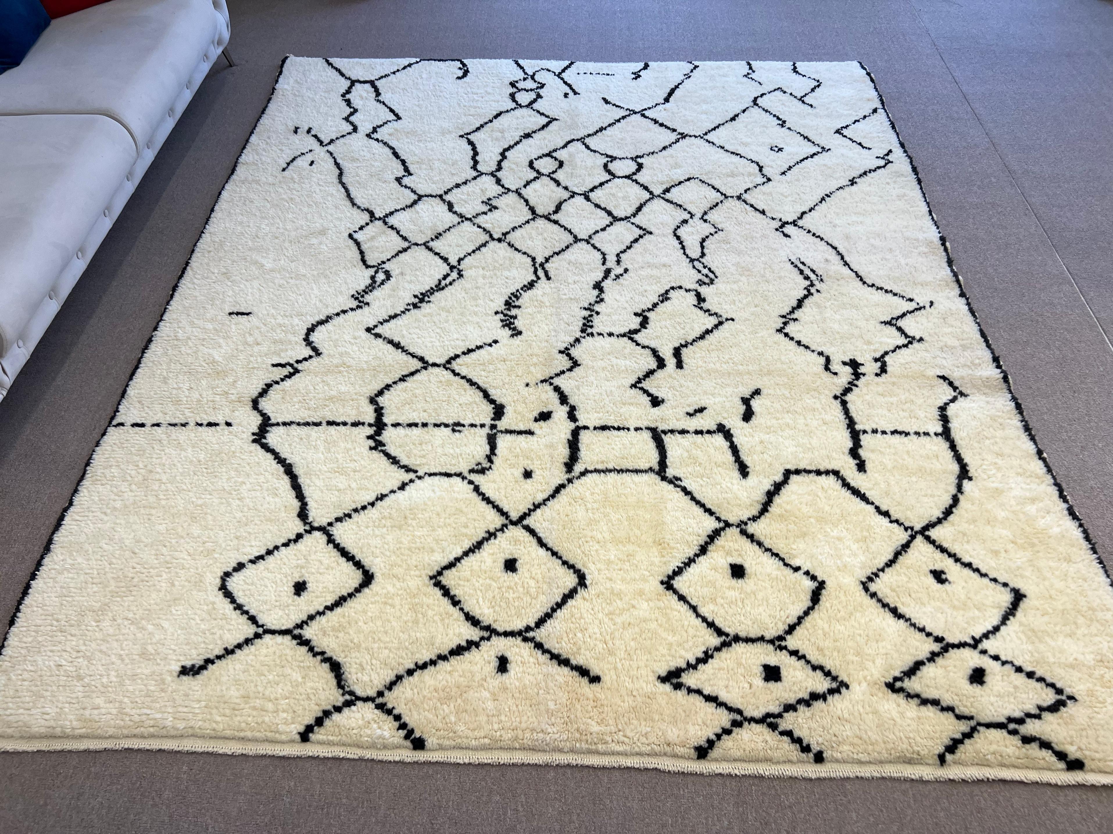 Contemporary Moroccan Tulu Rug Made of Natural Wool, Custom Options Available For Sale 5
