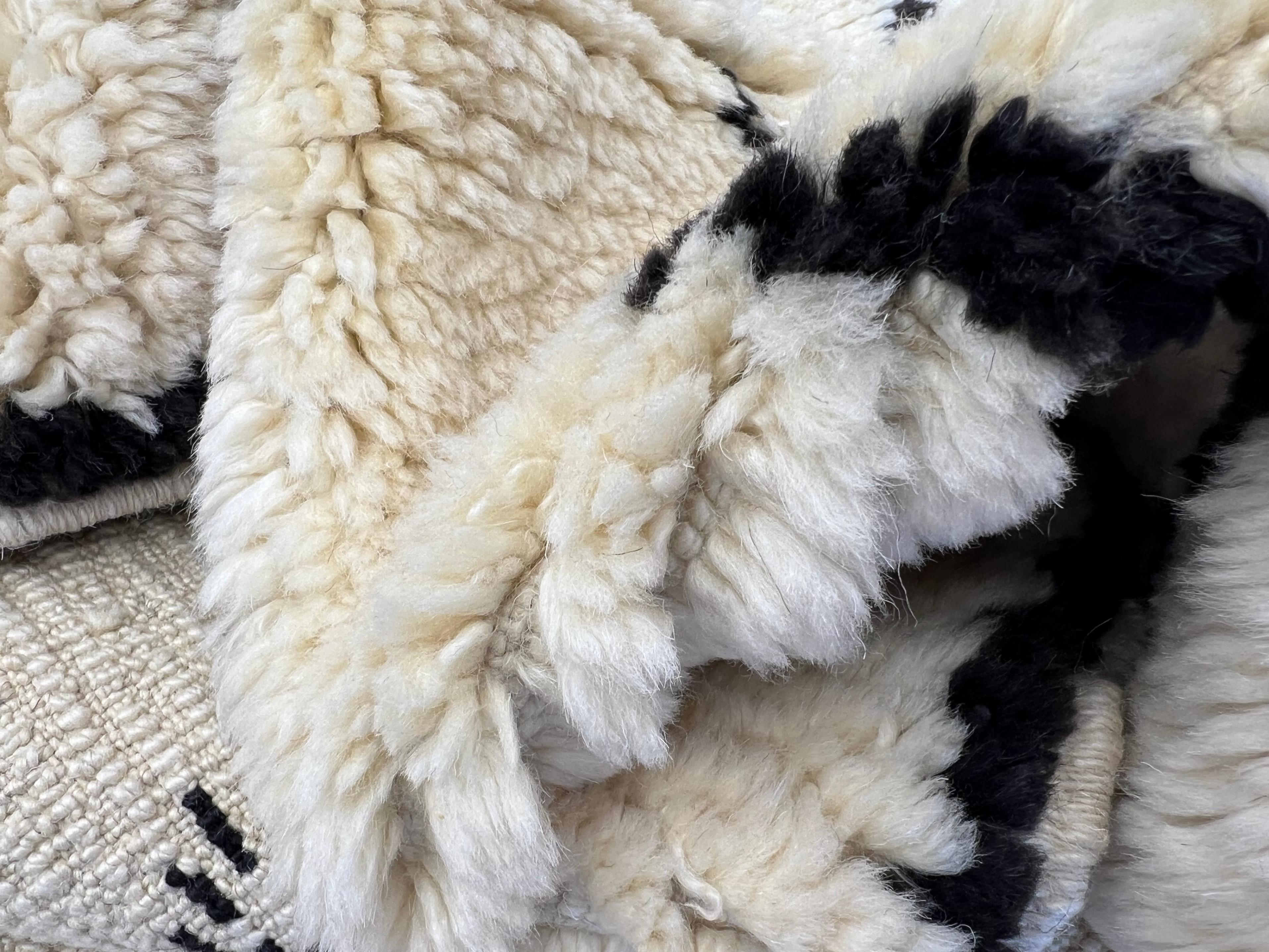 Contemporary Moroccan Tulu Rug Made of Natural Wool, Custom Options Available For Sale 7