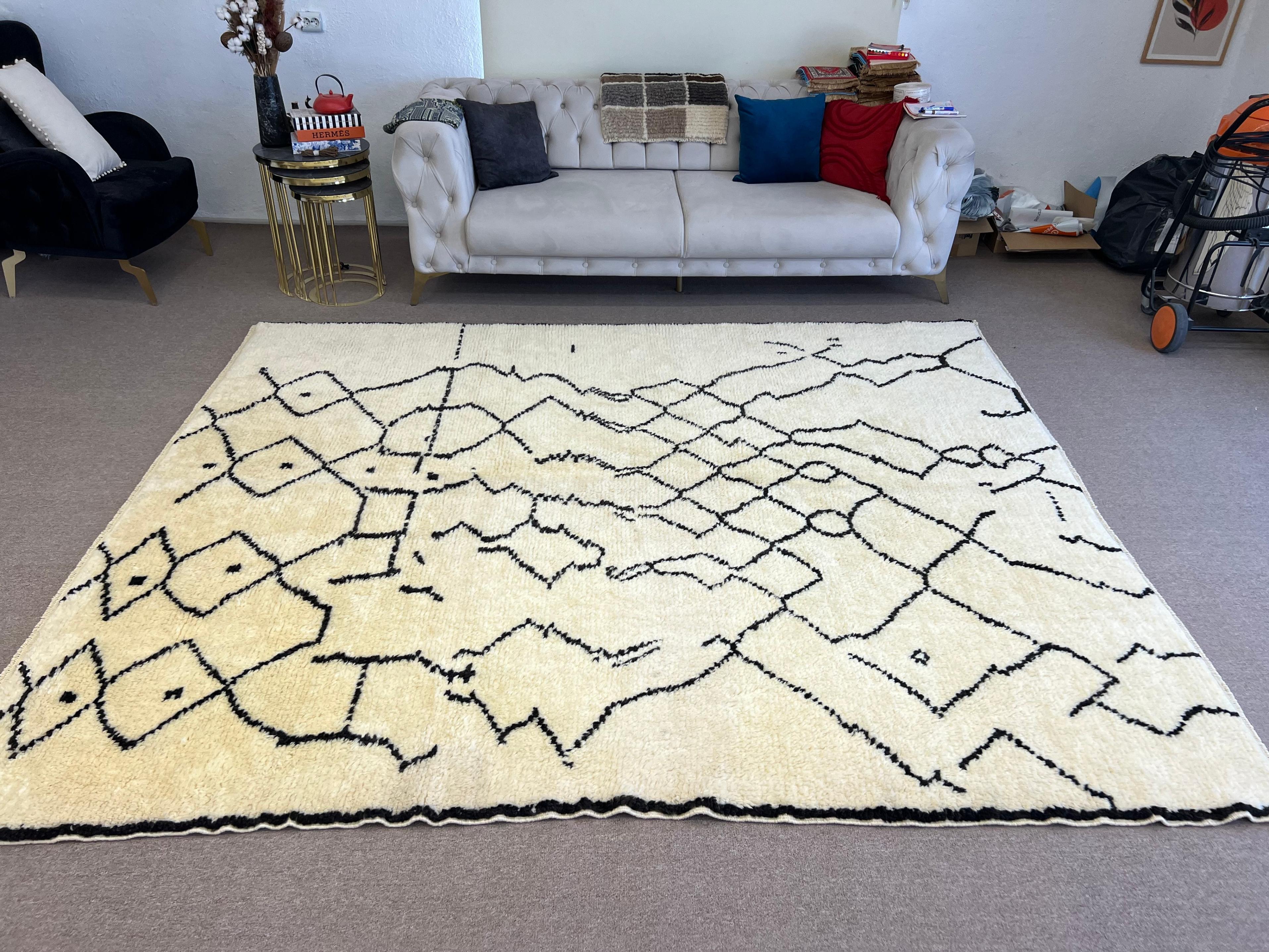Contemporary Moroccan Tulu Rug Made of Natural Wool, Custom Options Available For Sale 3