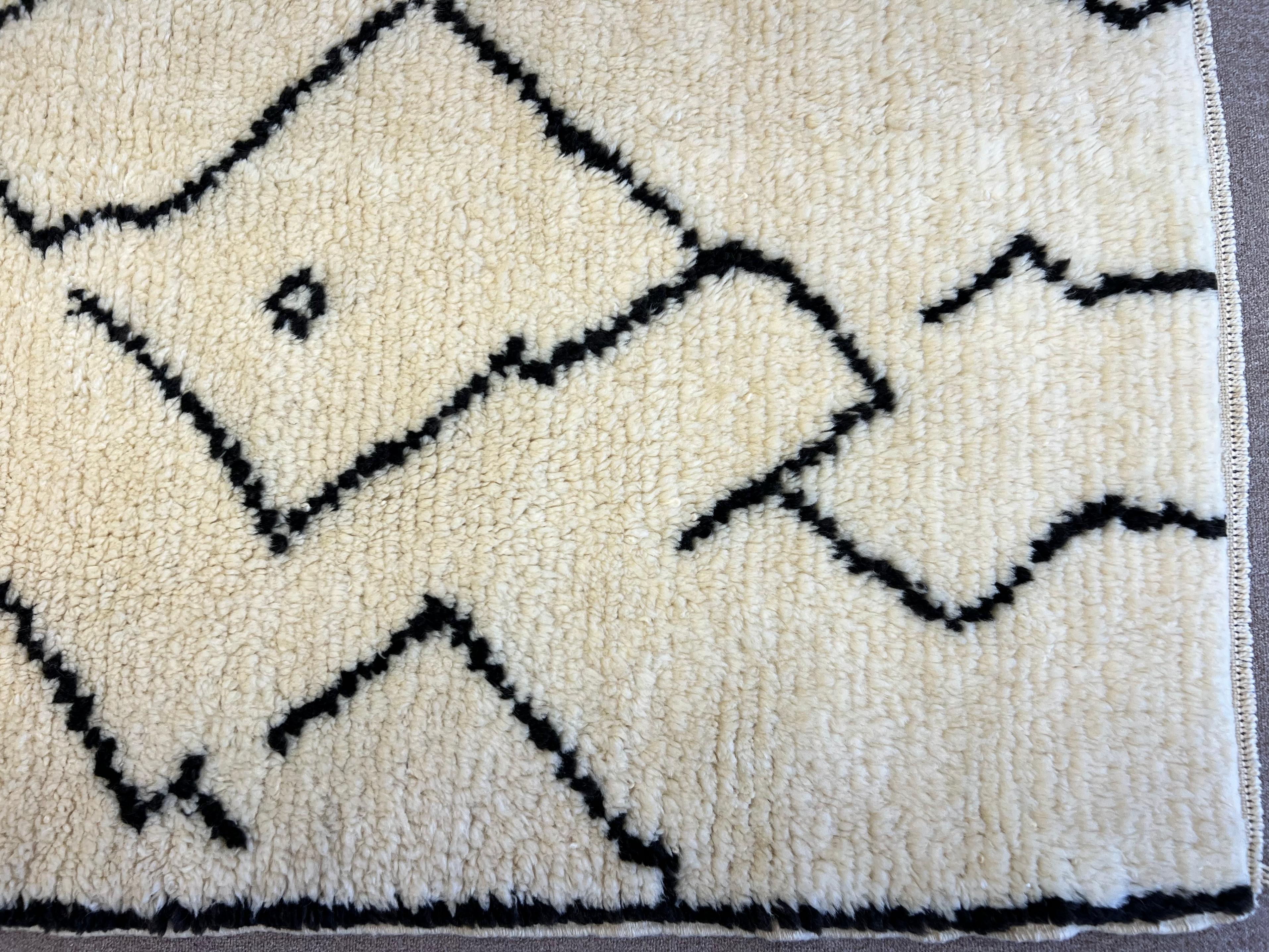Contemporary Moroccan Tulu Rug Made of Natural Wool, Custom Options Available For Sale 4