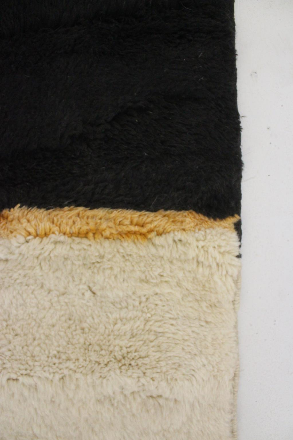 Contemporary Moroccan wool Mrirt rug - Beige/black - 8.2x10.6feet / 252x325cm For Sale 4