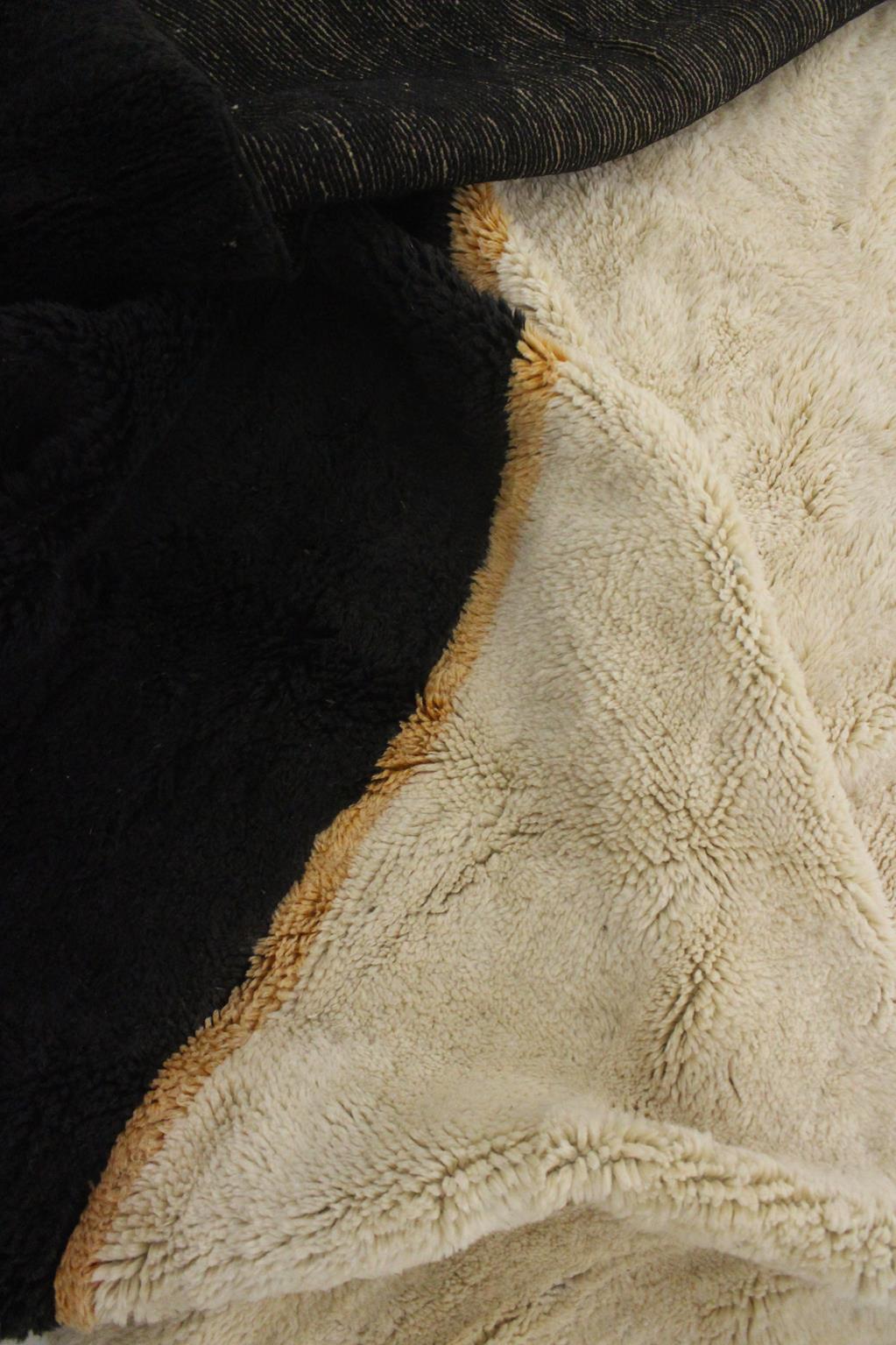 Contemporary Moroccan wool Mrirt rug - Beige/black - 8.2x10.6feet / 252x325cm For Sale 6