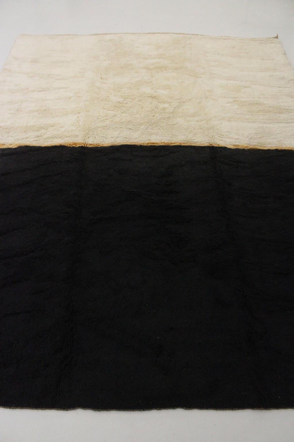 Contemporary Marokkanische Wolle Mrirt Teppich - Beige/schwarz - 8.2x10.6feet / 252x325cm (Handgewebt) im Angebot