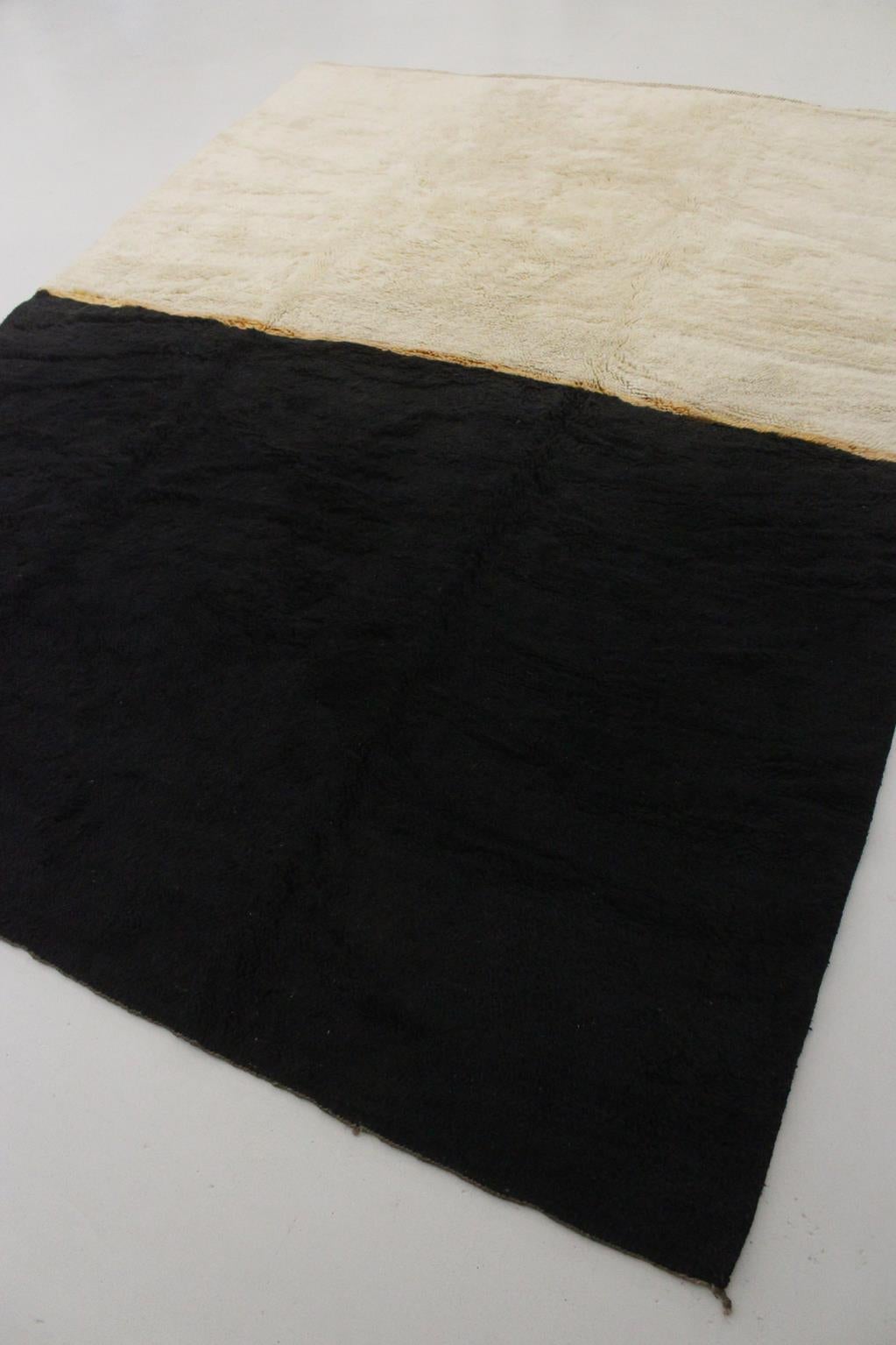 Tissé à la main Tapis marocain contemporain en laine Mrirt - Beige/black - 8.2x10.6feet / 252x325cm en vente