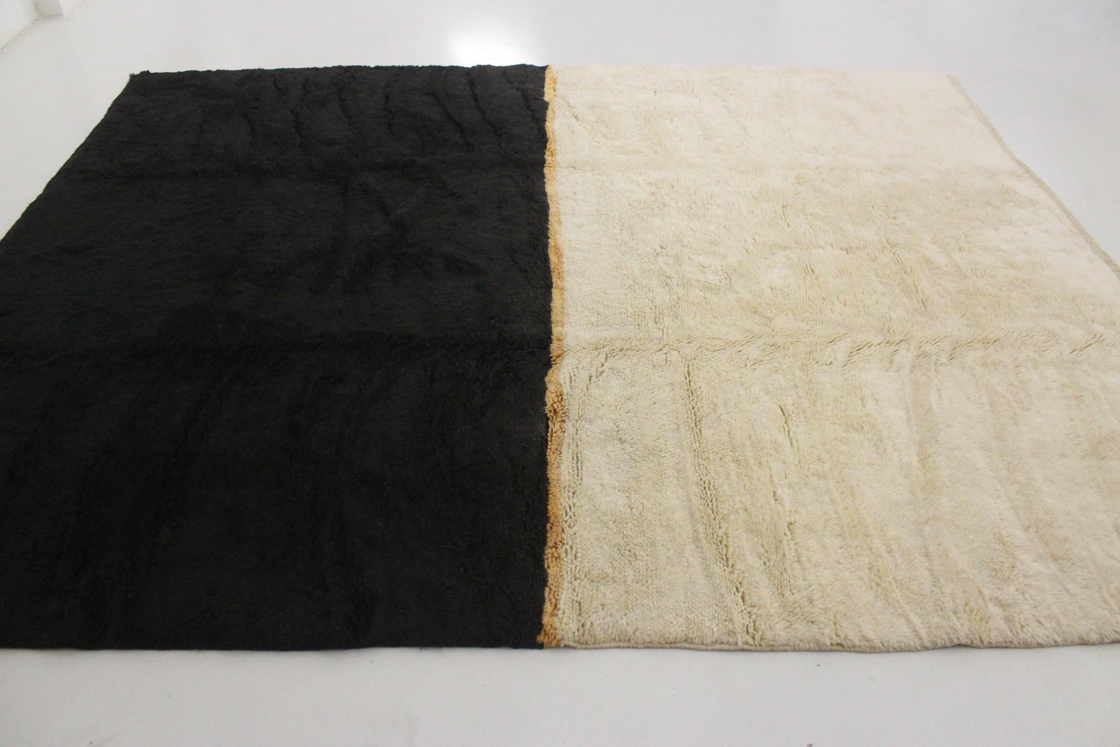 Wool Contemporary Moroccan wool Mrirt rug - Beige/black - 8.2x10.6feet / 252x325cm For Sale
