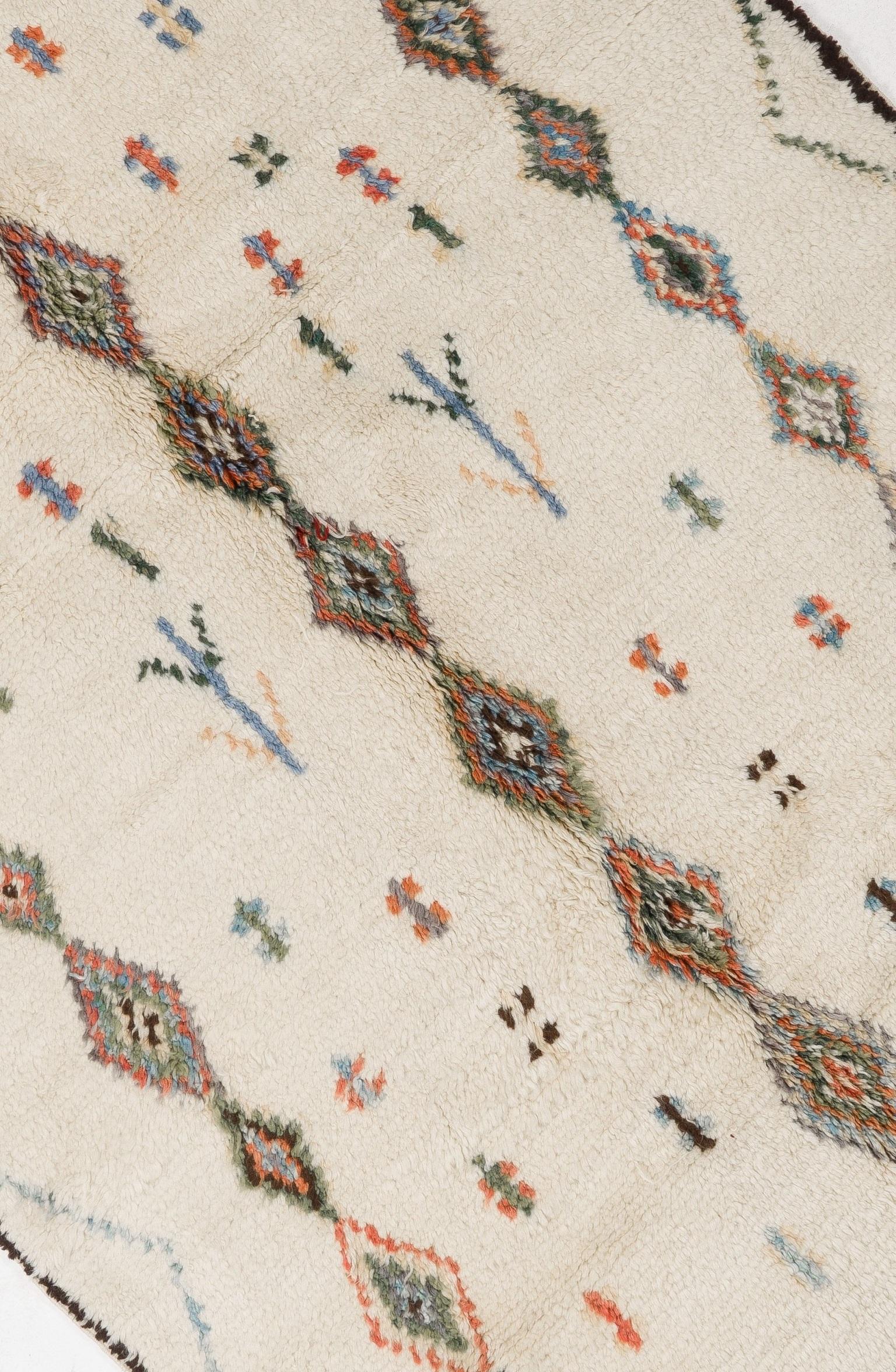 Moderner farbenfroher marokkanischer Tulu-Teppich mit Diamantmuster. Kundenspezifische Optionen verfügbar (Asiatisch) im Angebot