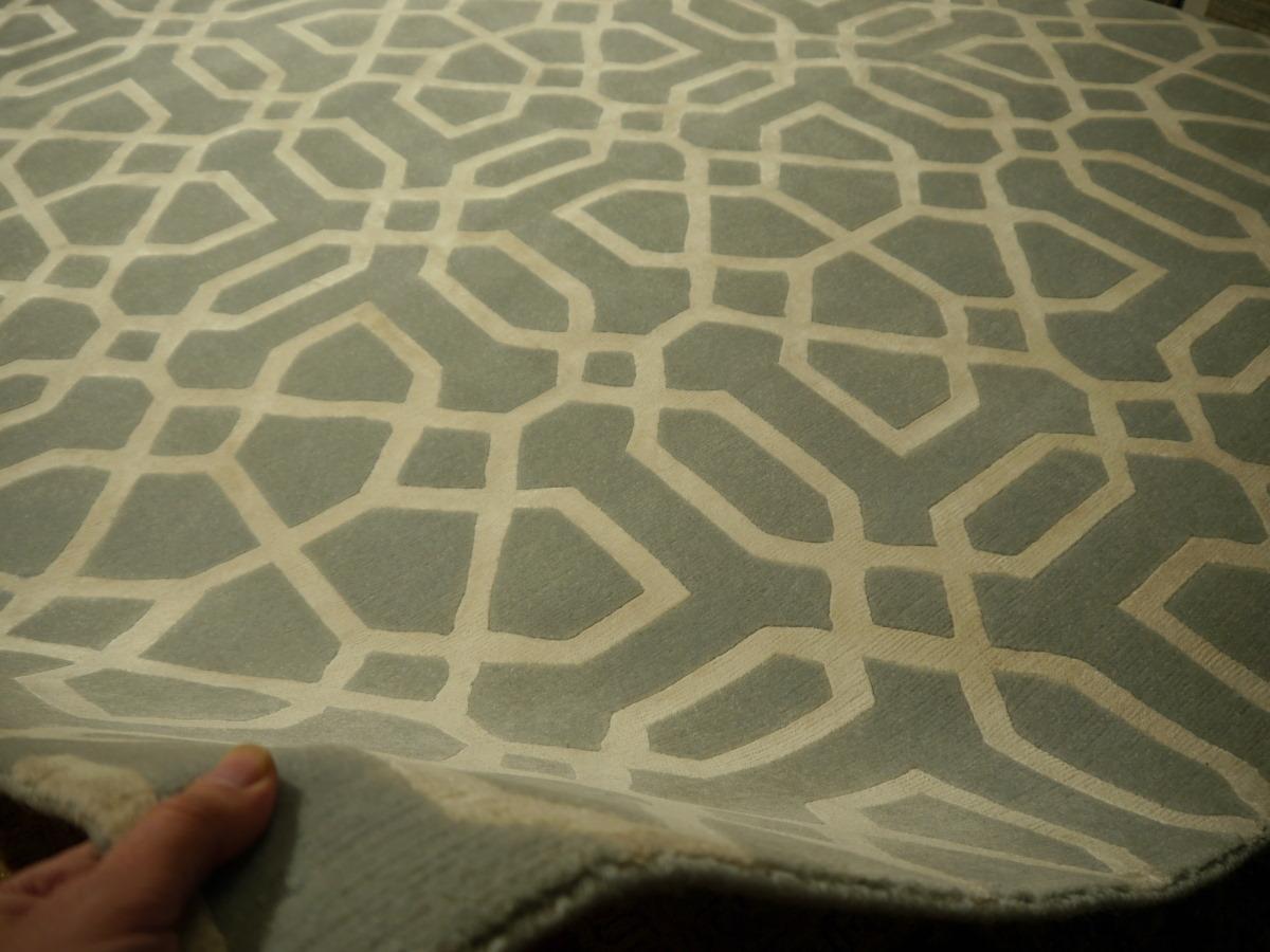 Zeitgenössischer Mosaik-Teppich aus handgeknüpfter Wolle und Seide aus der Djoharian-Kollektion (Handgeknüpft) im Angebot
