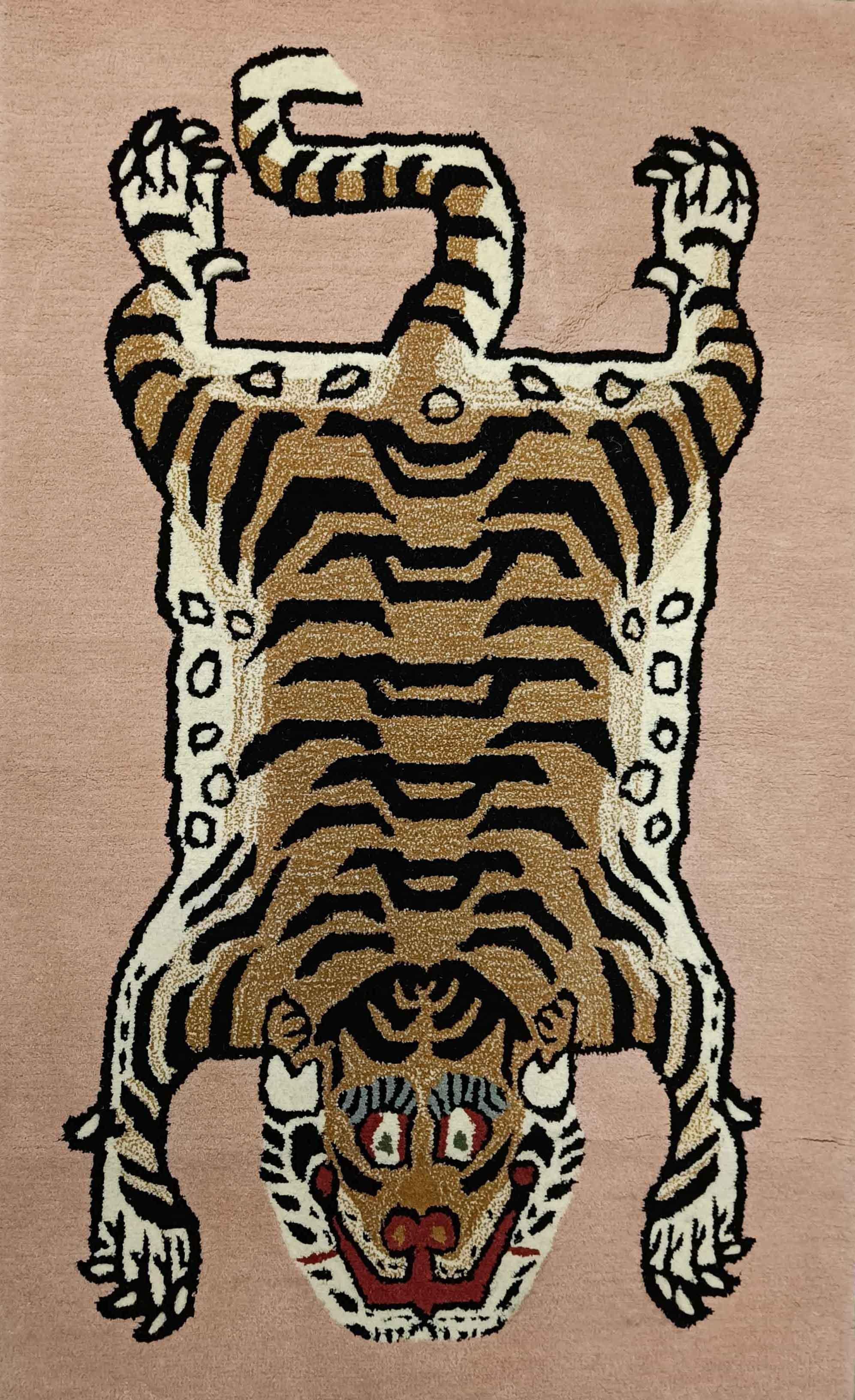 Hand-Crafted Contemporary Mughal Tiger design wool Rug Home décor Interior design Carpets For Sale