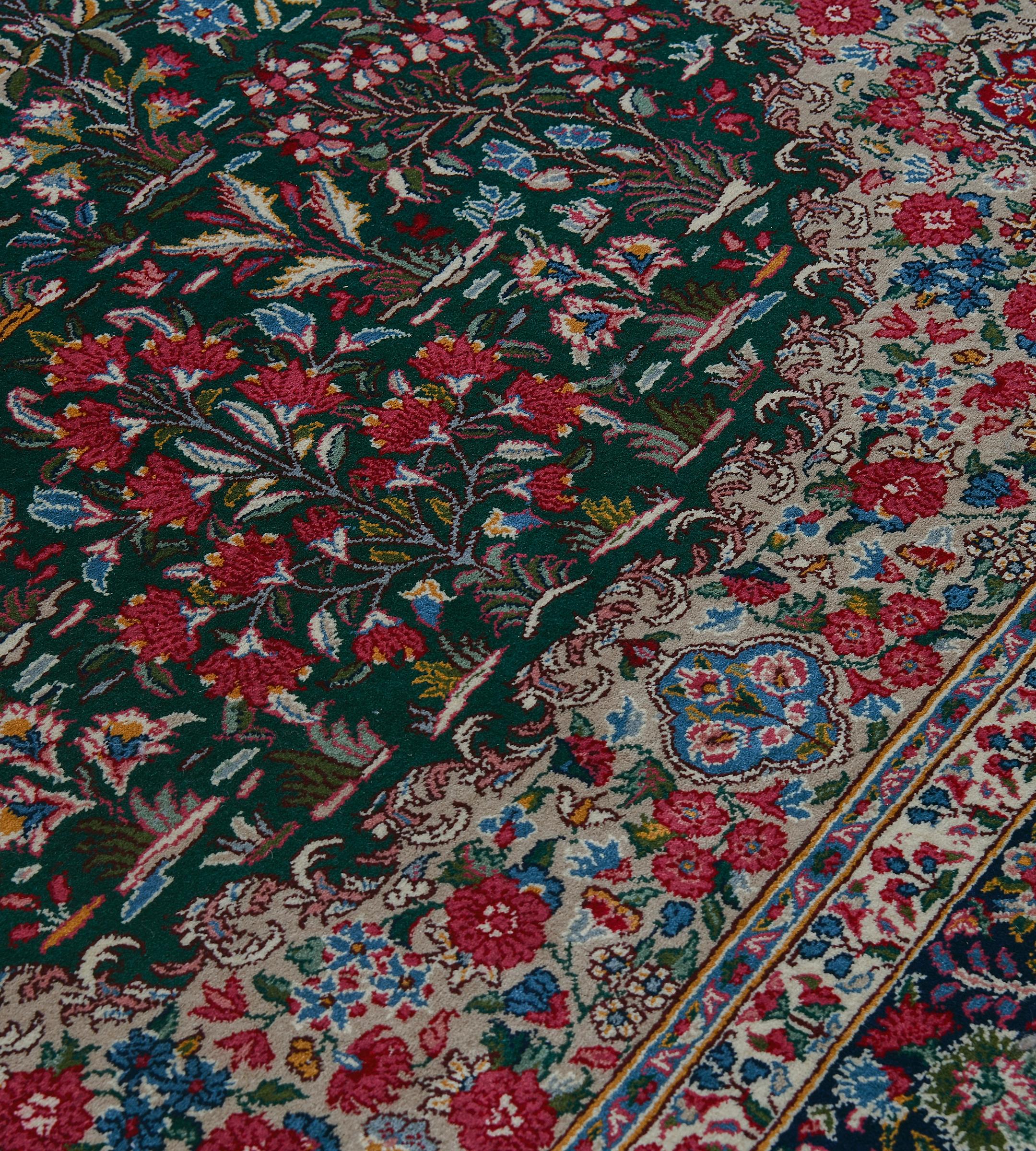 Tabriz Tappeto contemporaneo floreale multicolore in lana intrecciata a mano in stile Kerman in vendita