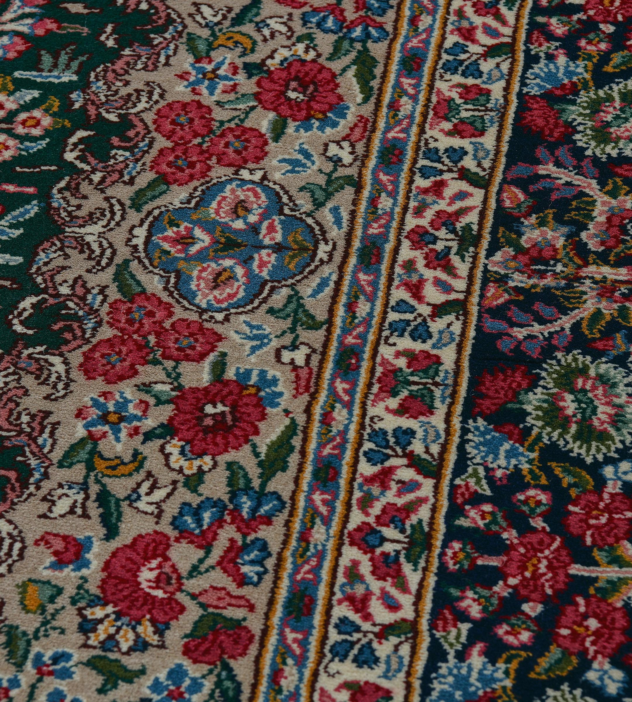 Lana Tappeto contemporaneo floreale multicolore in lana intrecciata a mano in stile Kerman in vendita