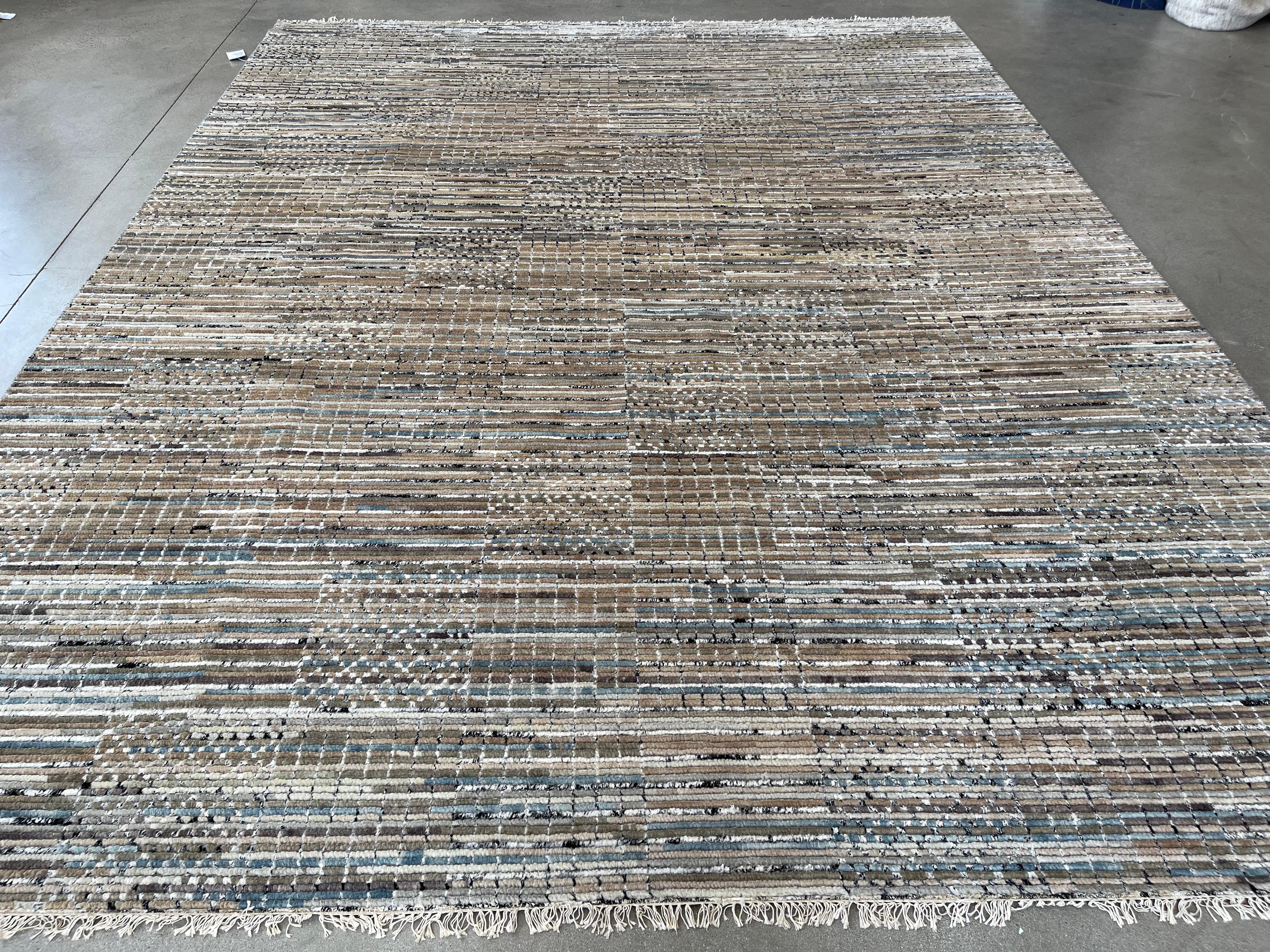 Tappeto contemporaneo con design patchwork multicolore in vendita 3