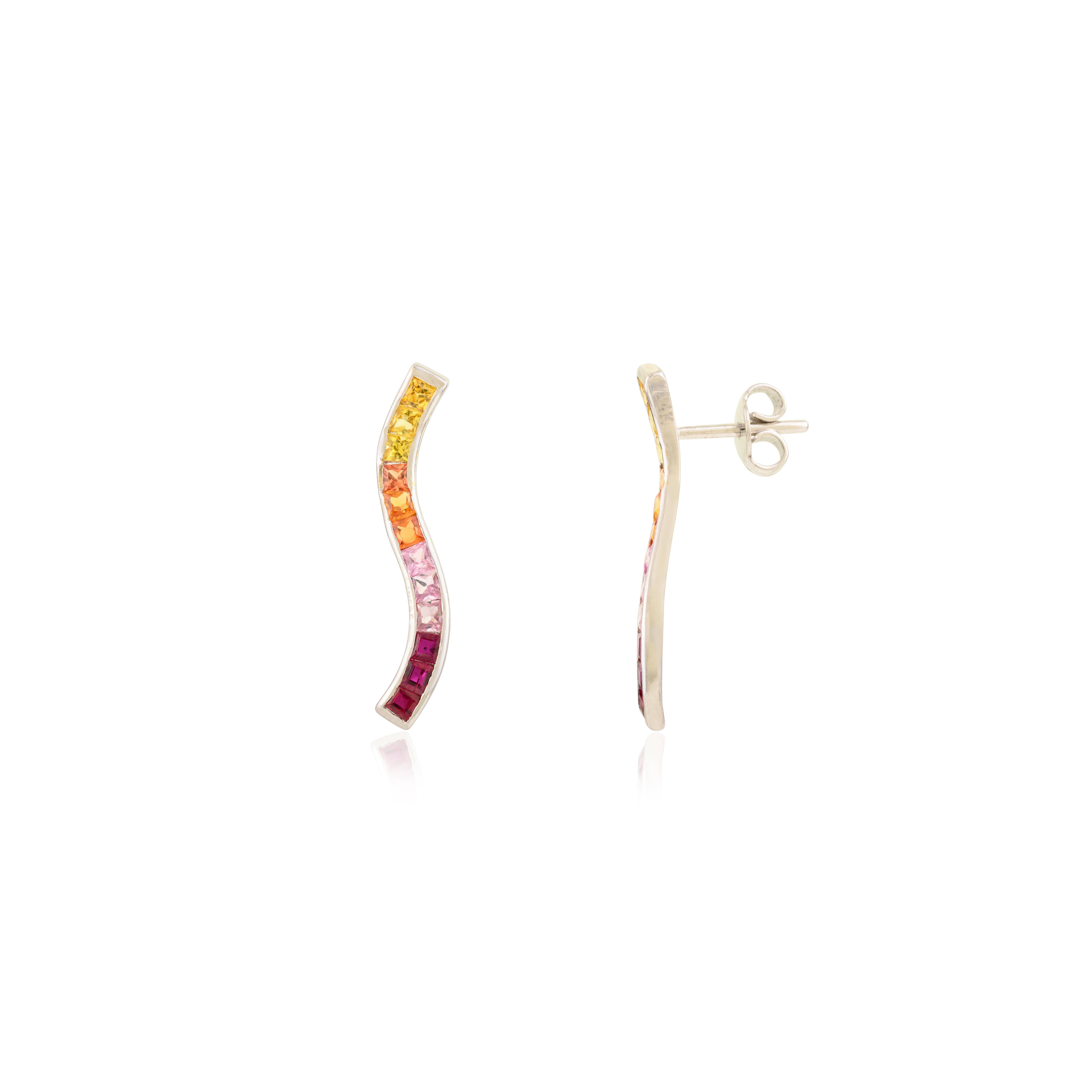 Zeitgenössische geschwungene Ohrringe mit mehreren Saphiren und Rubinen aus 14k Weißgold im Zustand „Neu“ im Angebot in New York, NY