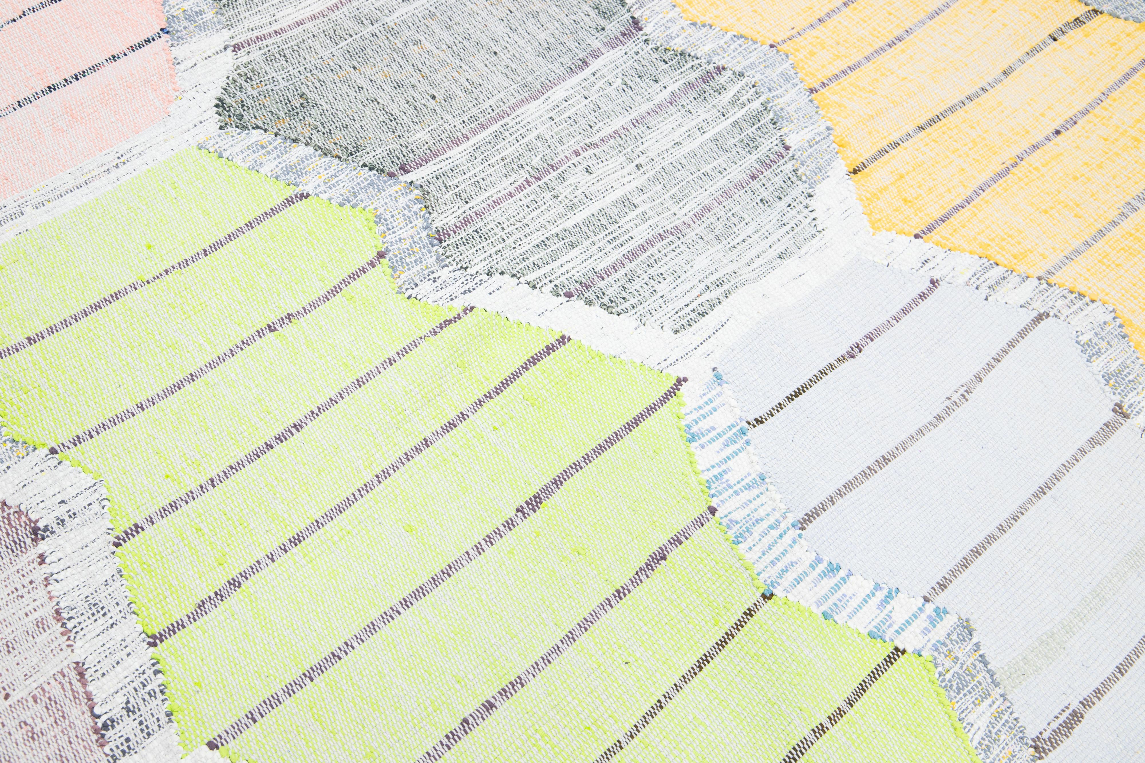Contemporary Multicolored Kilim Wool rug With Geometric Design im Zustand „Neu“ im Angebot in Norwalk, CT