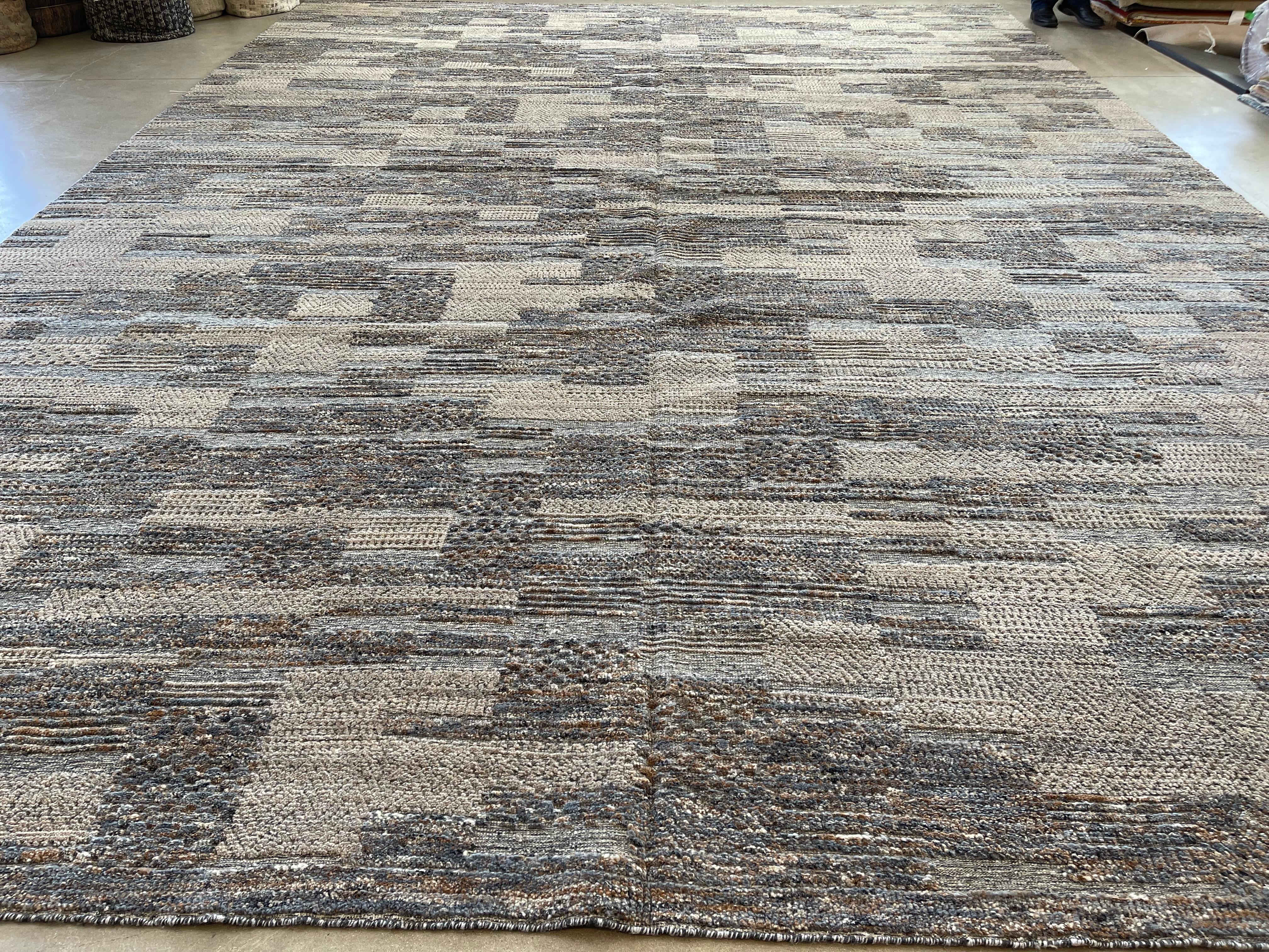 XXI secolo e contemporaneo Tappeto contemporaneo con design patchwork multicolore in vendita